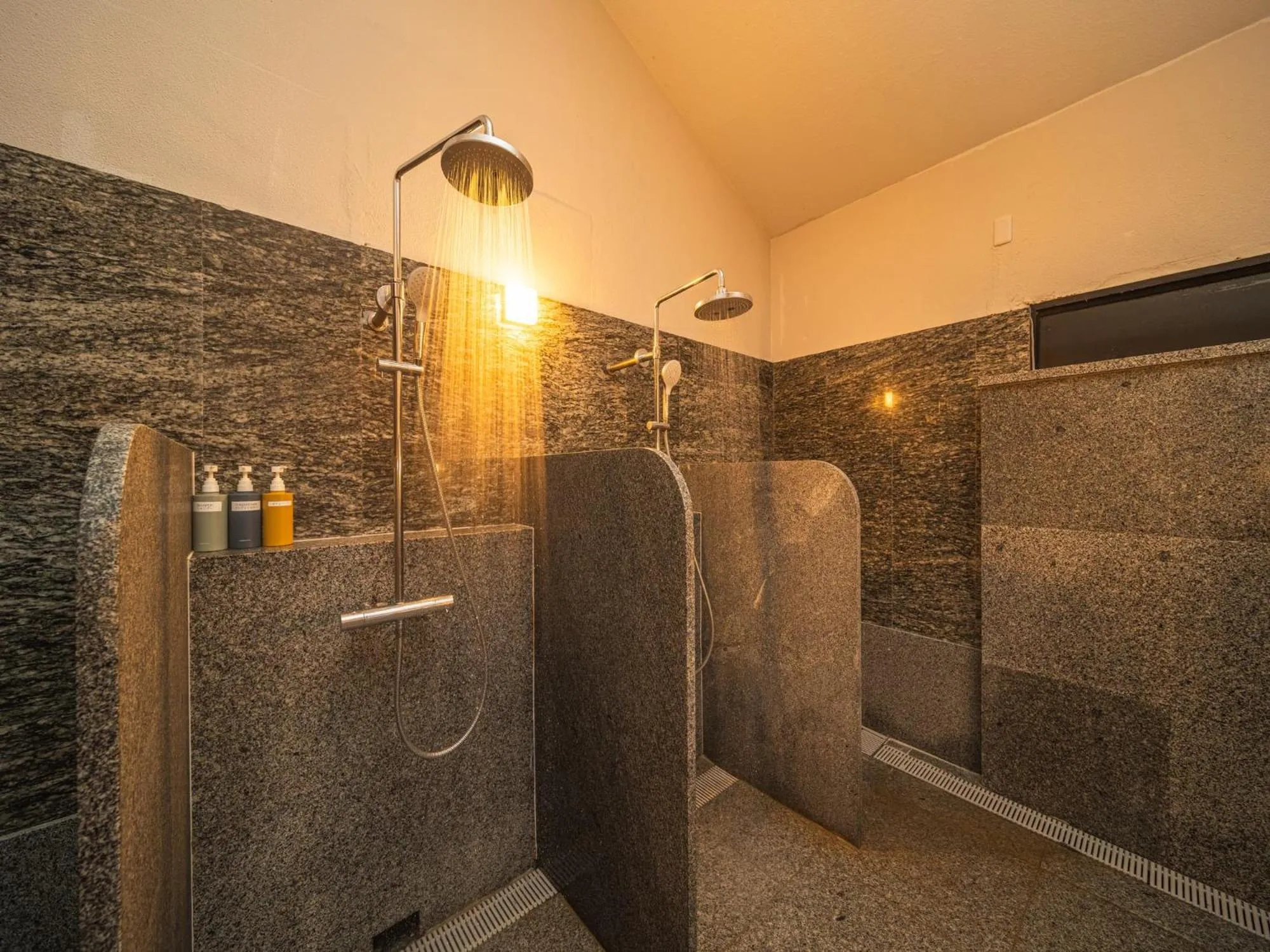 Public Bath in Kannawaen