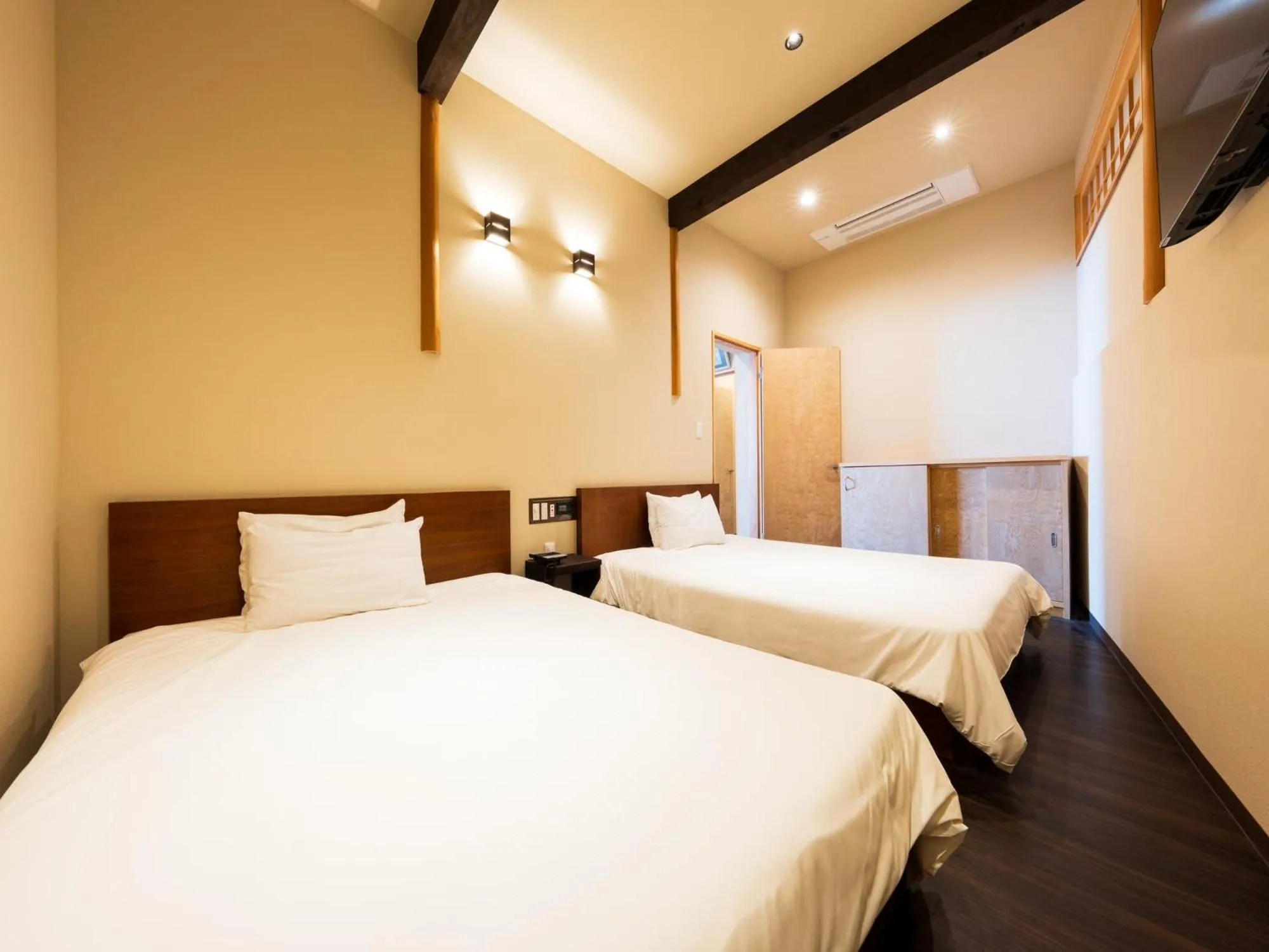 Photo of the whole room, Bed in Kannawaen