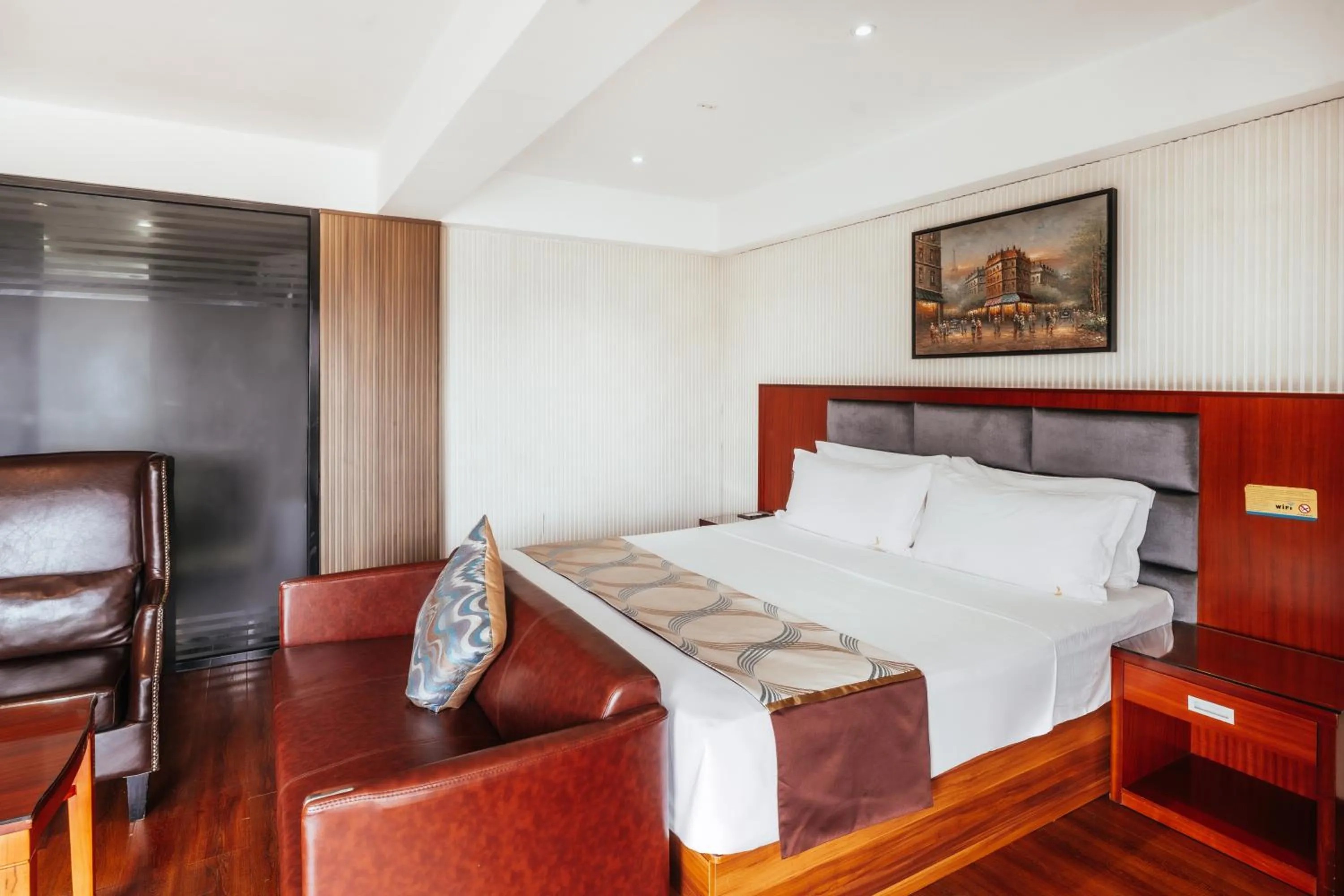 Photo of the whole room, Bed in Swiss Lenana Mount Hotel