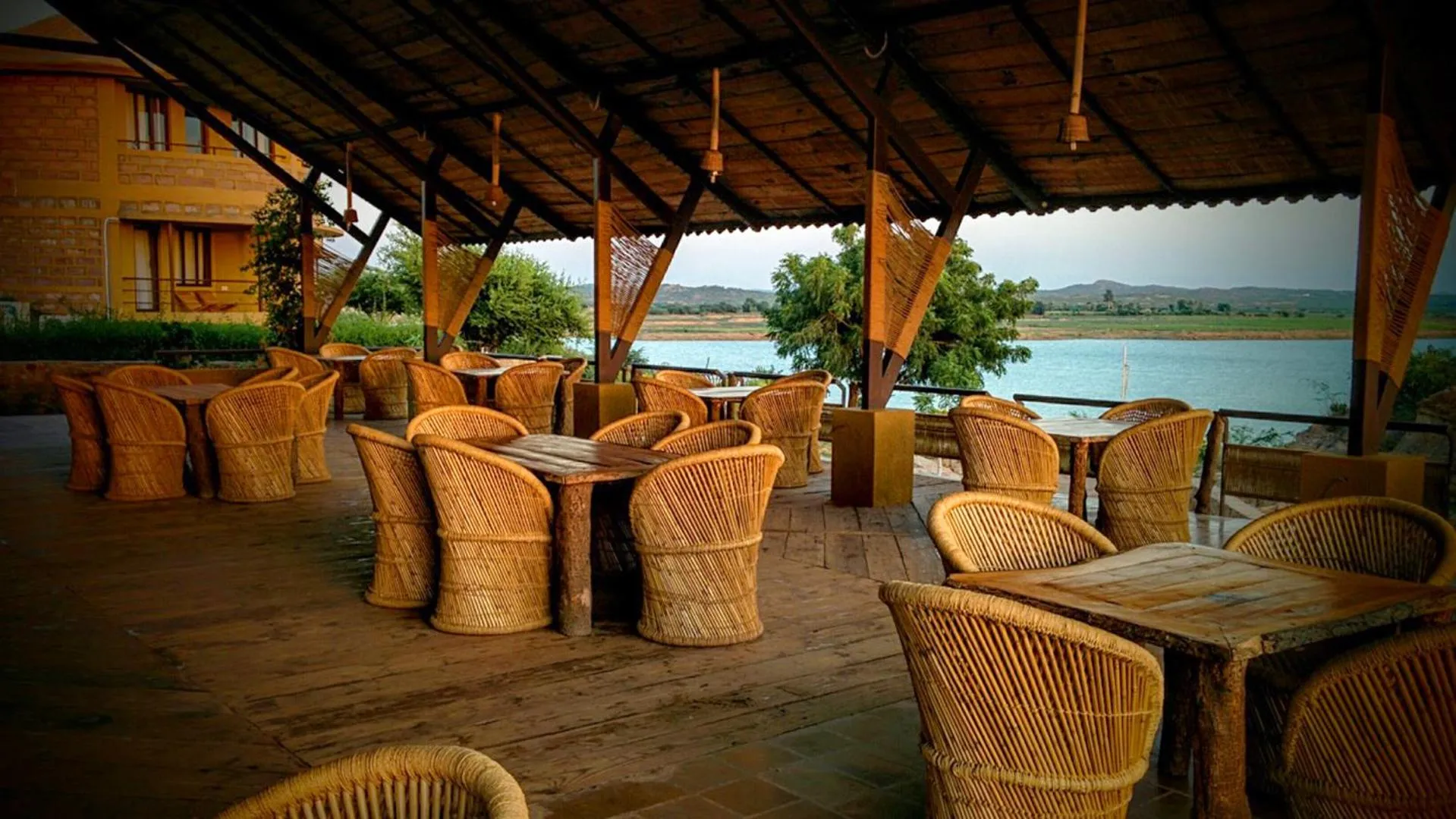 Restaurant/places to eat in La Kamp Resort