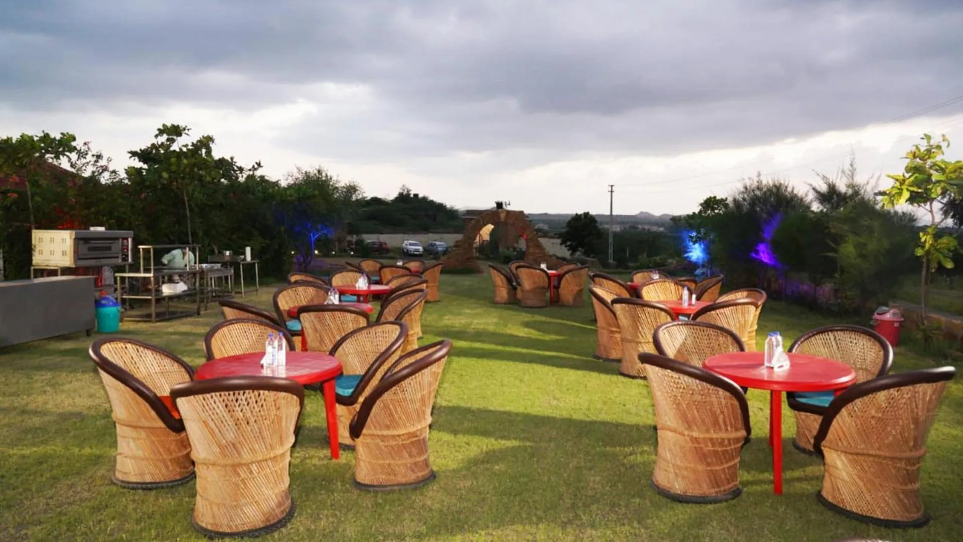 Restaurant/places to eat in La Kamp Resort