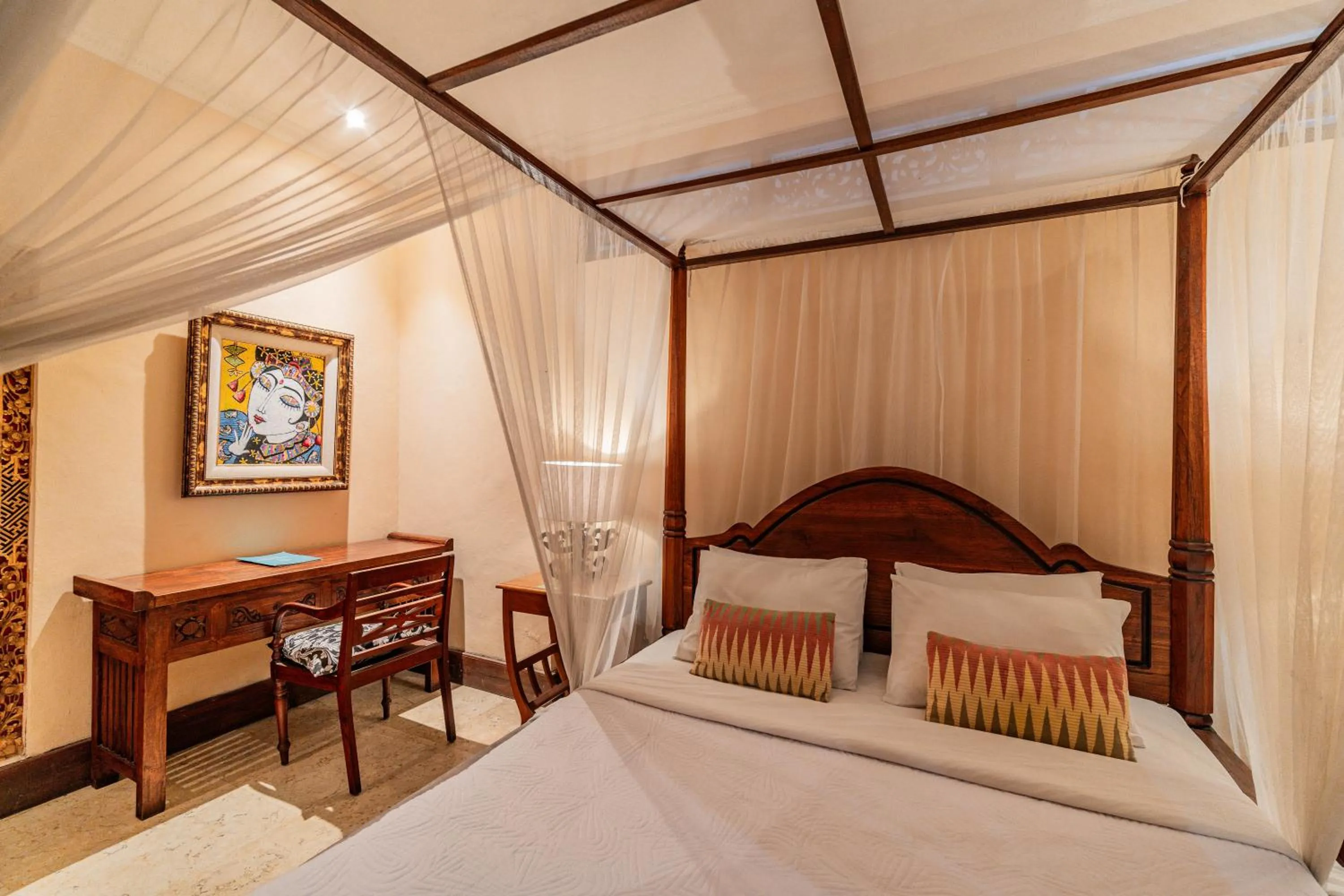 Photo of the whole room, Bed in Honeymoon Guesthouse