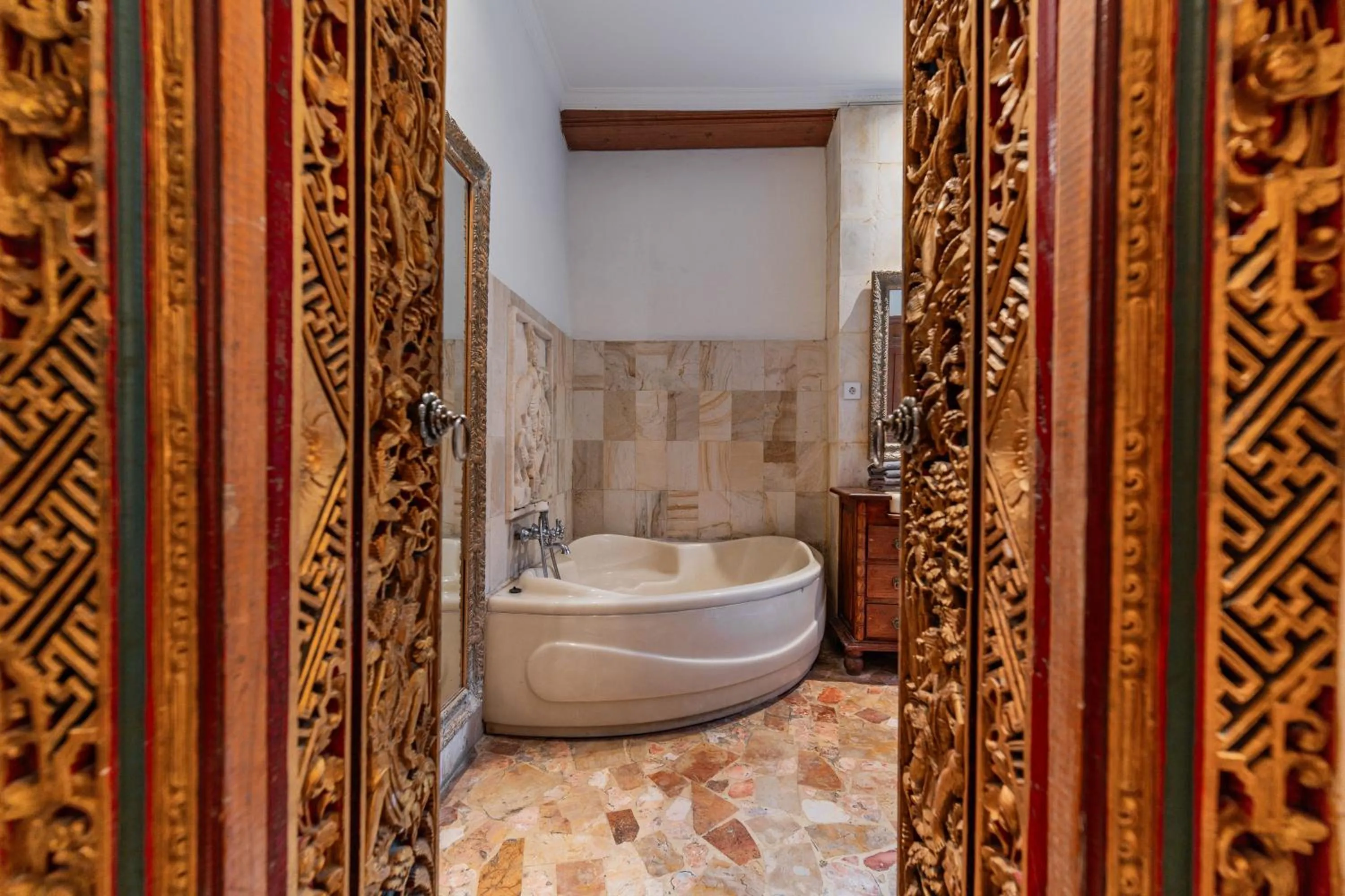 Bath in Honeymoon Guesthouse