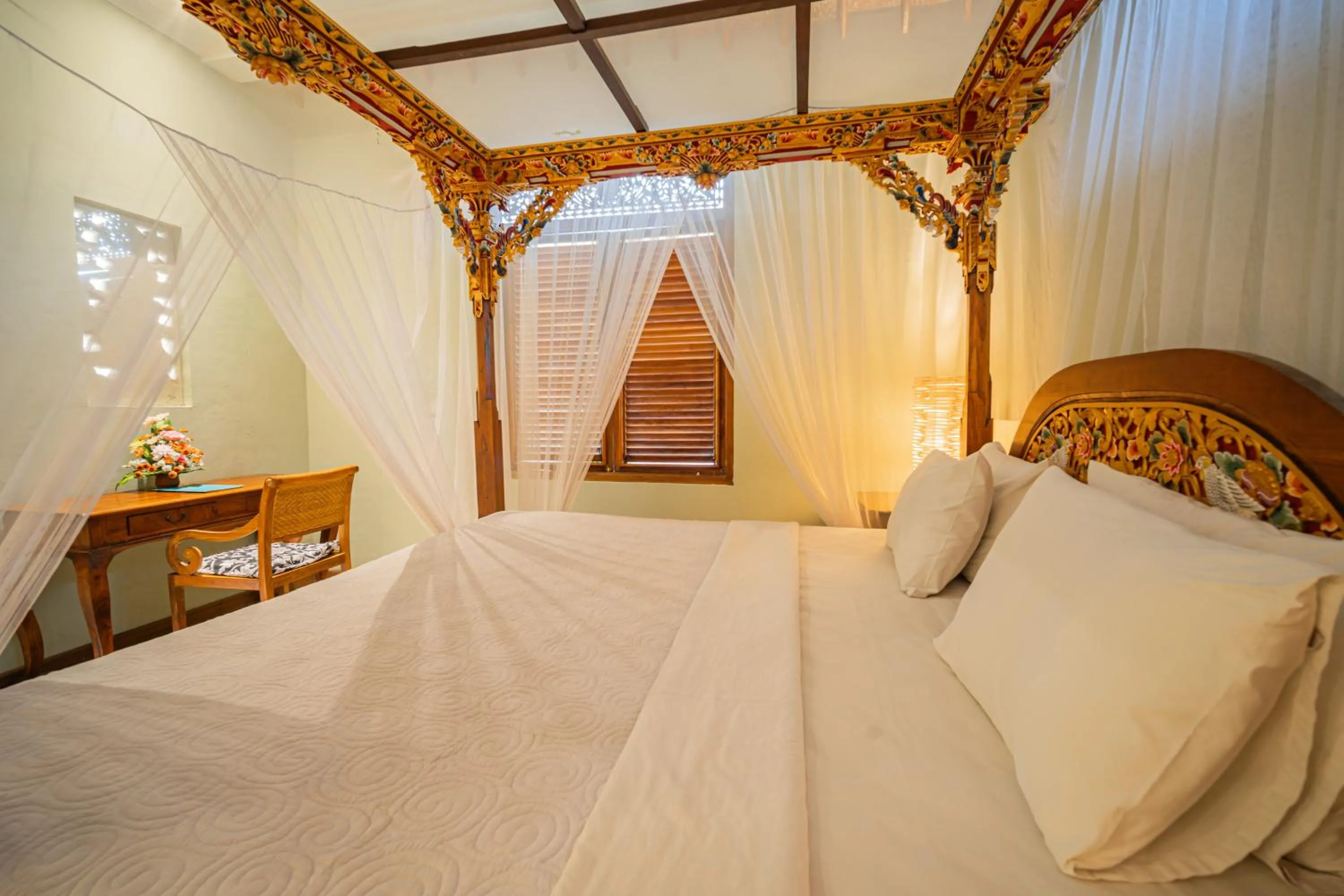 Photo of the whole room, Bed in Honeymoon Guesthouse