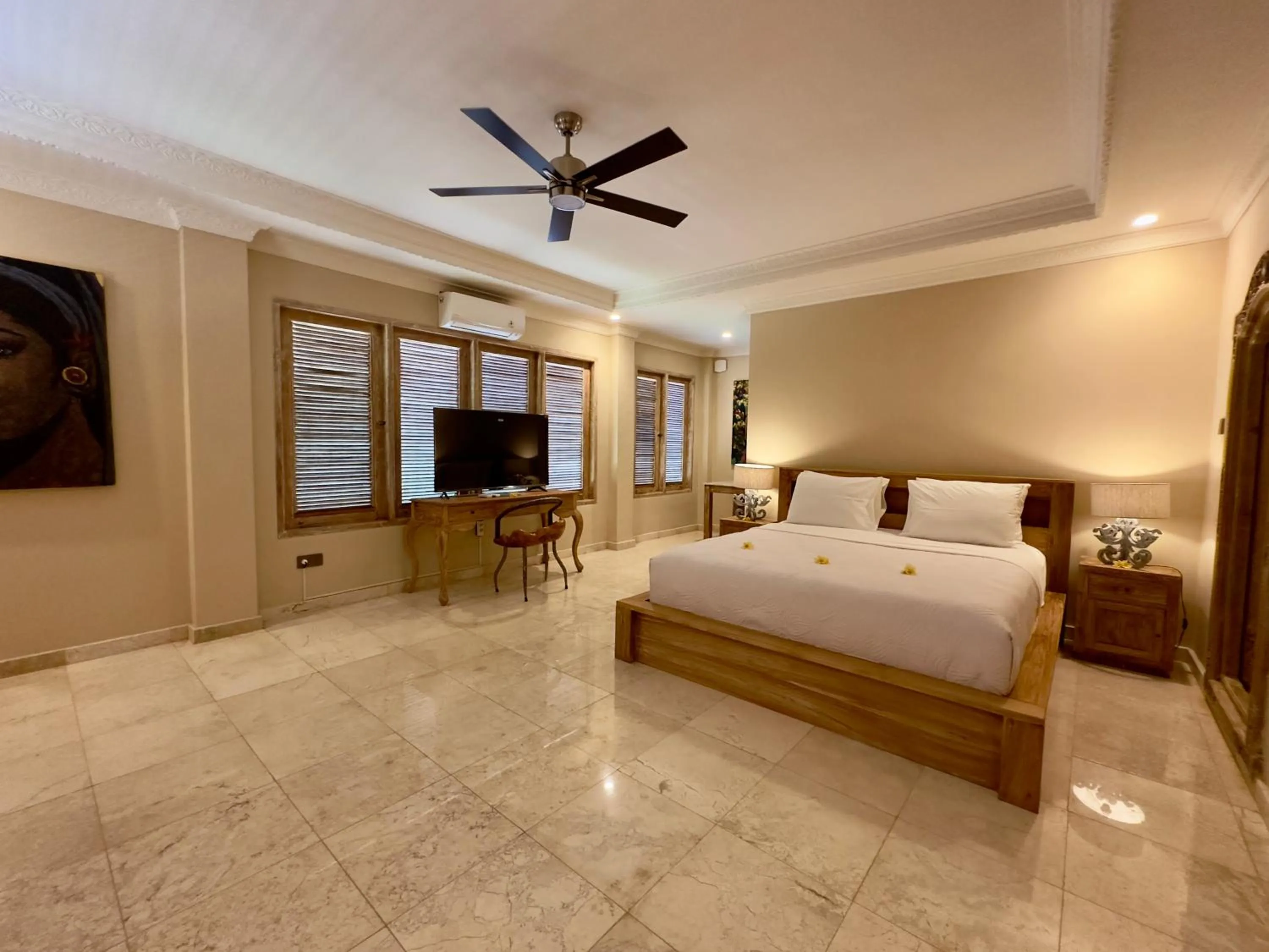 Photo of the whole room, Bed in Honeymoon Guesthouse