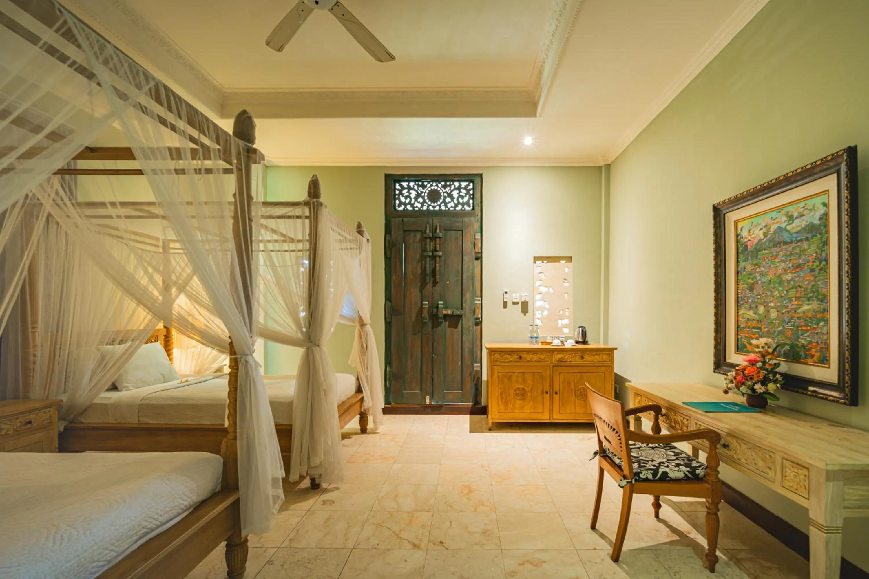 Photo of the whole room, Bed in Honeymoon Guesthouse