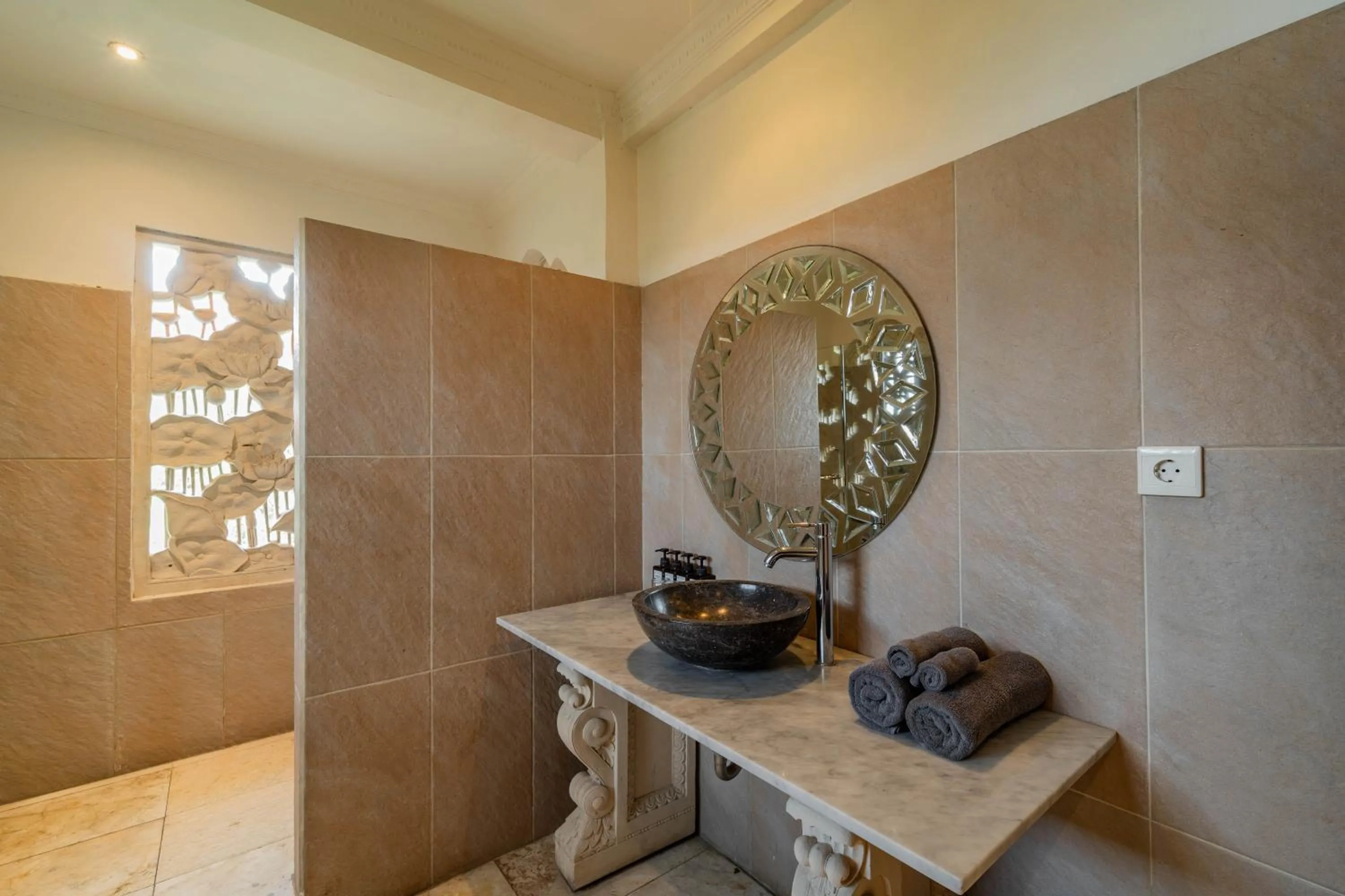 Bathroom in Honeymoon Guesthouse