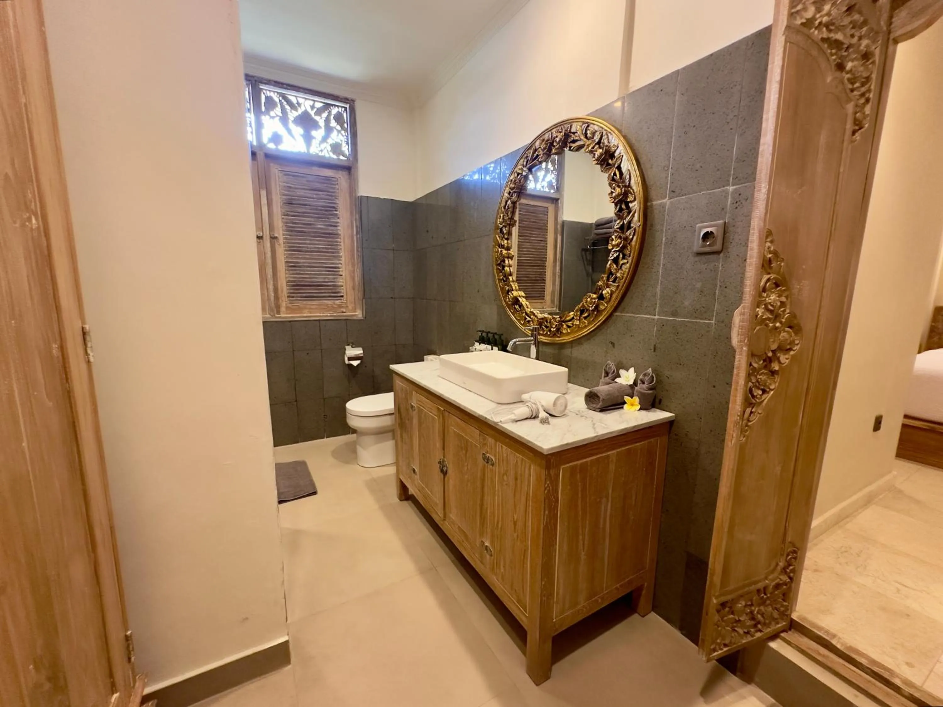 Bathroom in Honeymoon Guesthouse