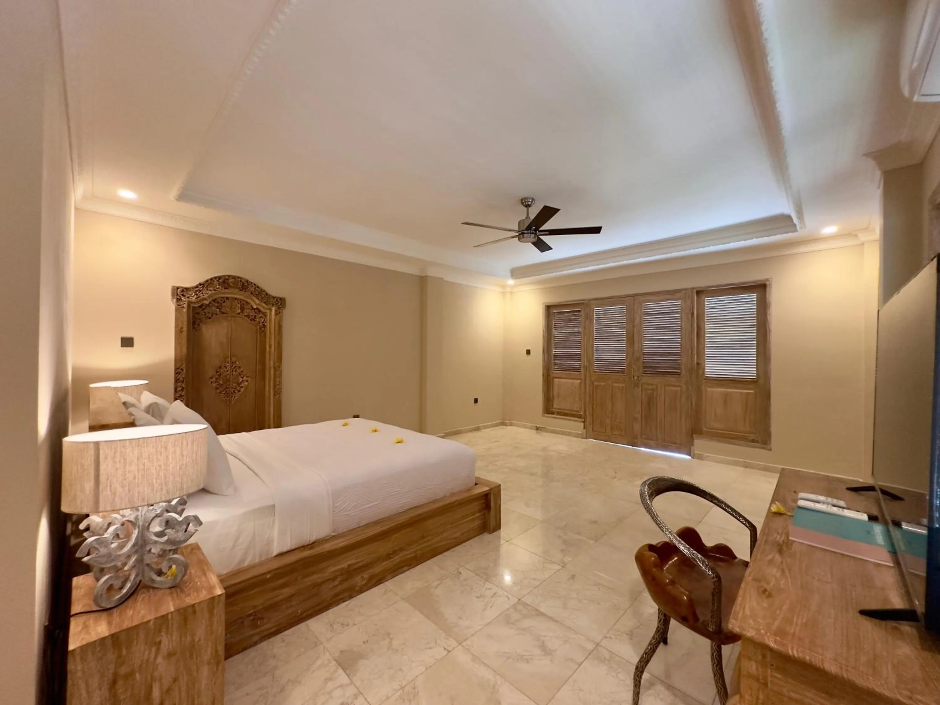 Photo of the whole room, Bed in Honeymoon Guesthouse