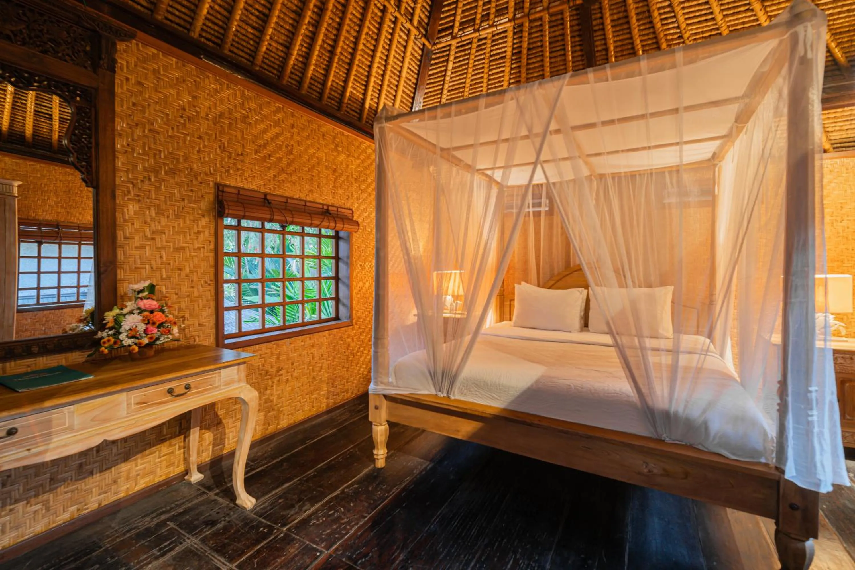 Photo of the whole room, Bed in Honeymoon Guesthouse