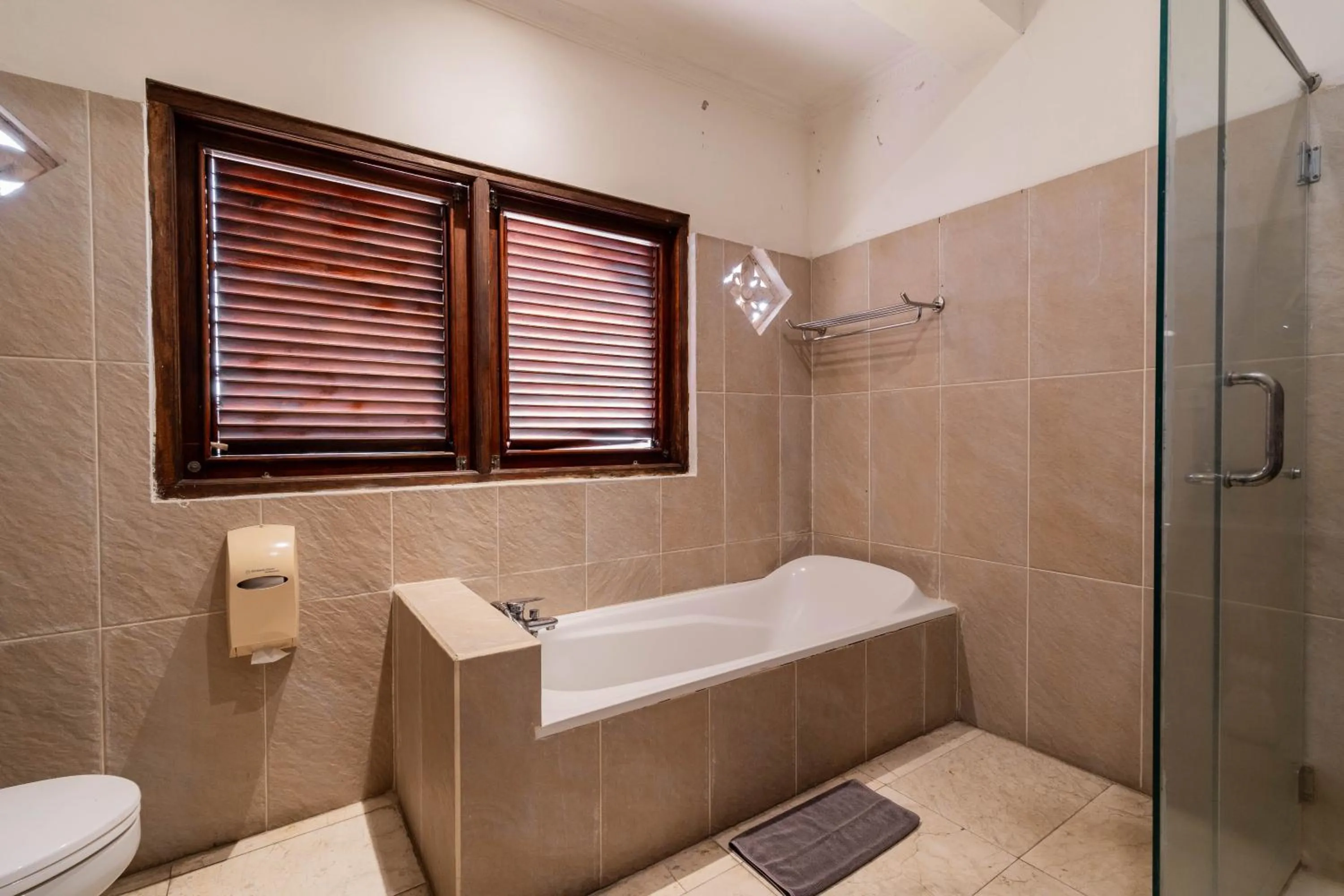 Bath in Honeymoon Guesthouse