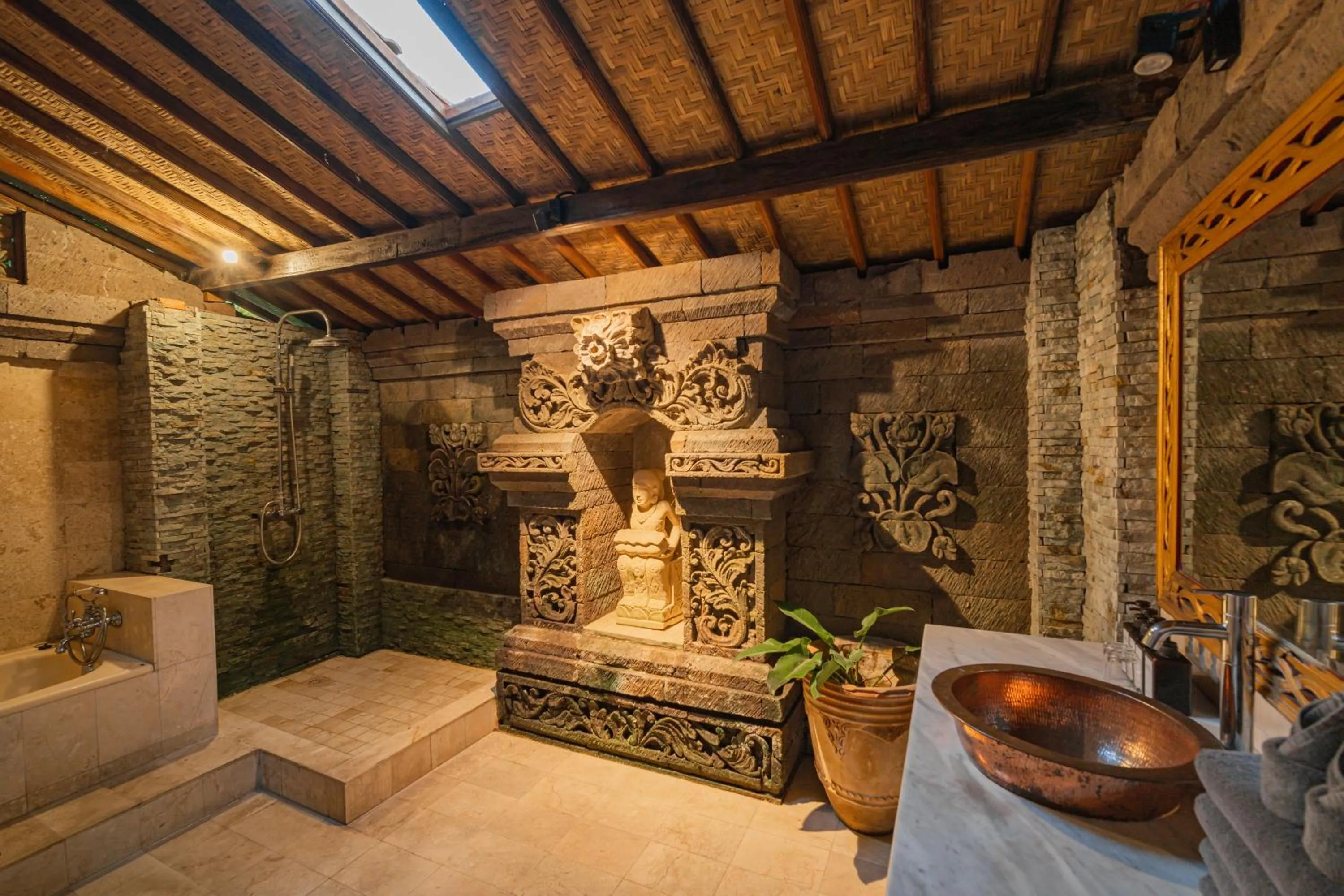 Bathroom in Honeymoon Guesthouse