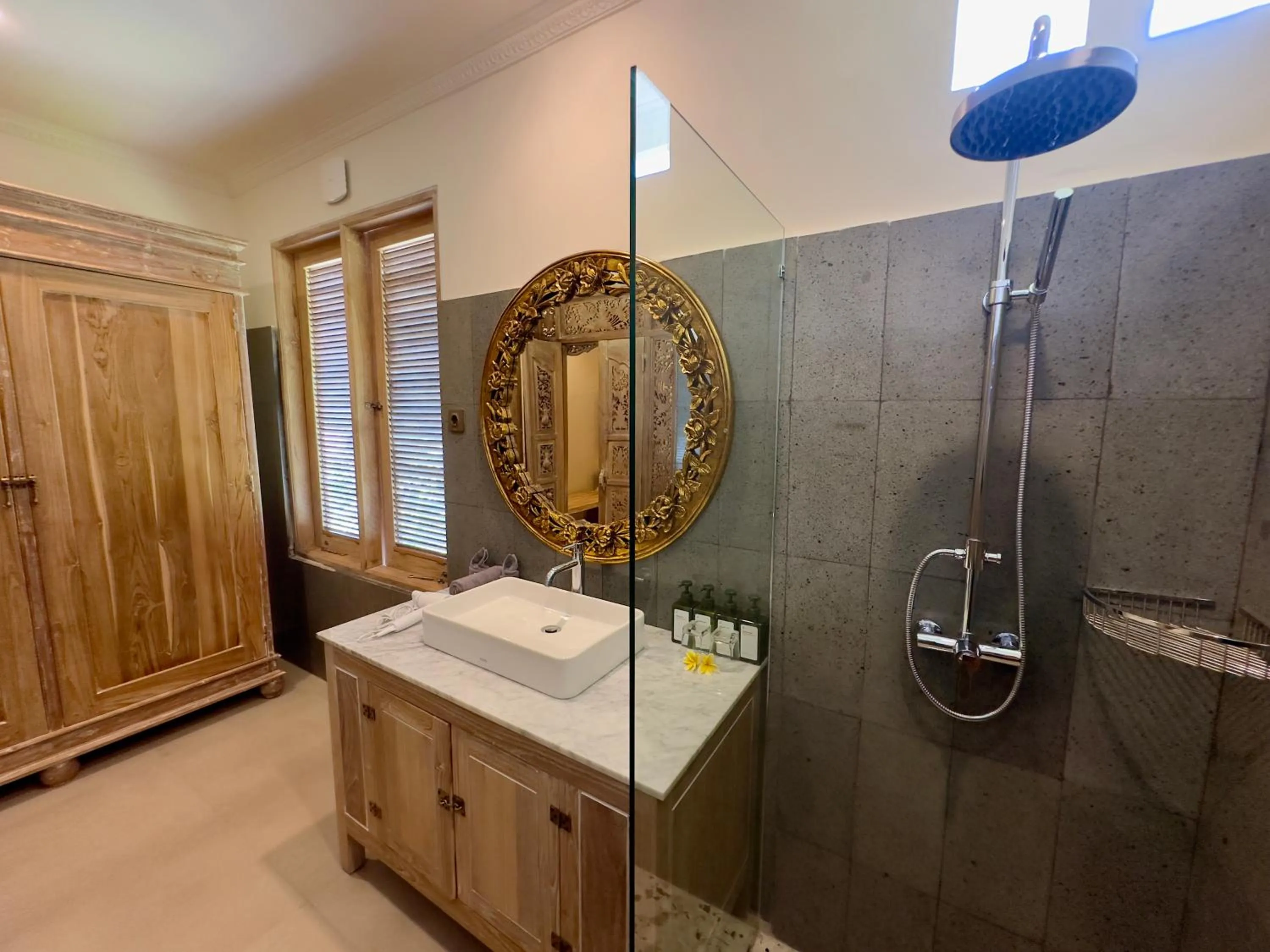 Bathroom in Honeymoon Guesthouse