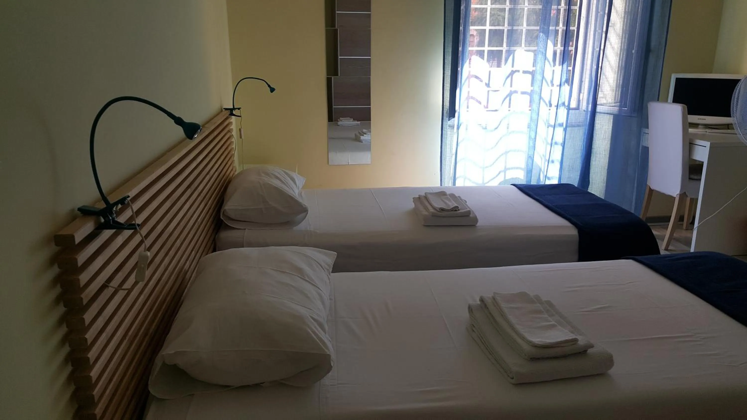Photo of the whole room, Bed in C'è posto per te