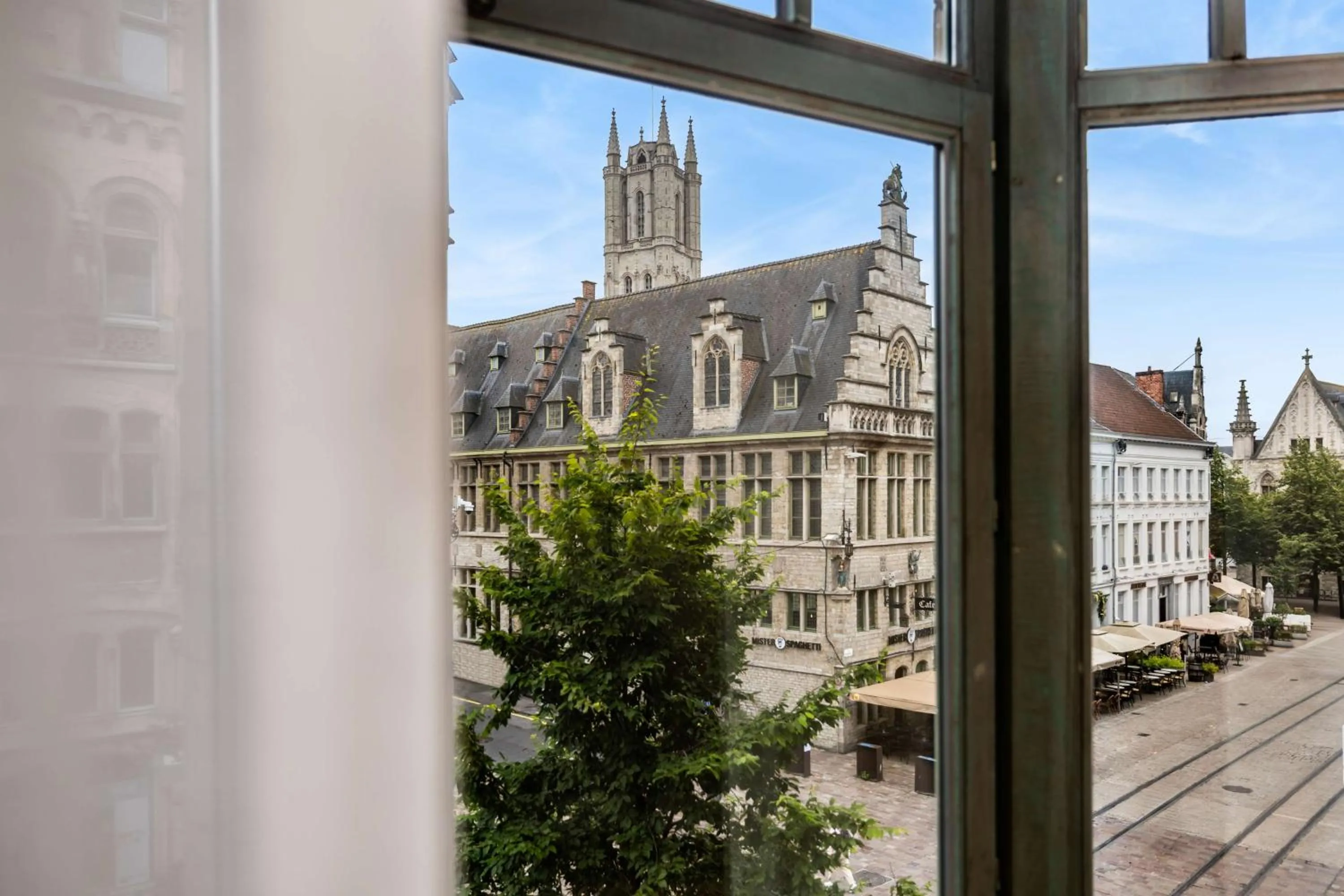 Property building in NH Collection Gent