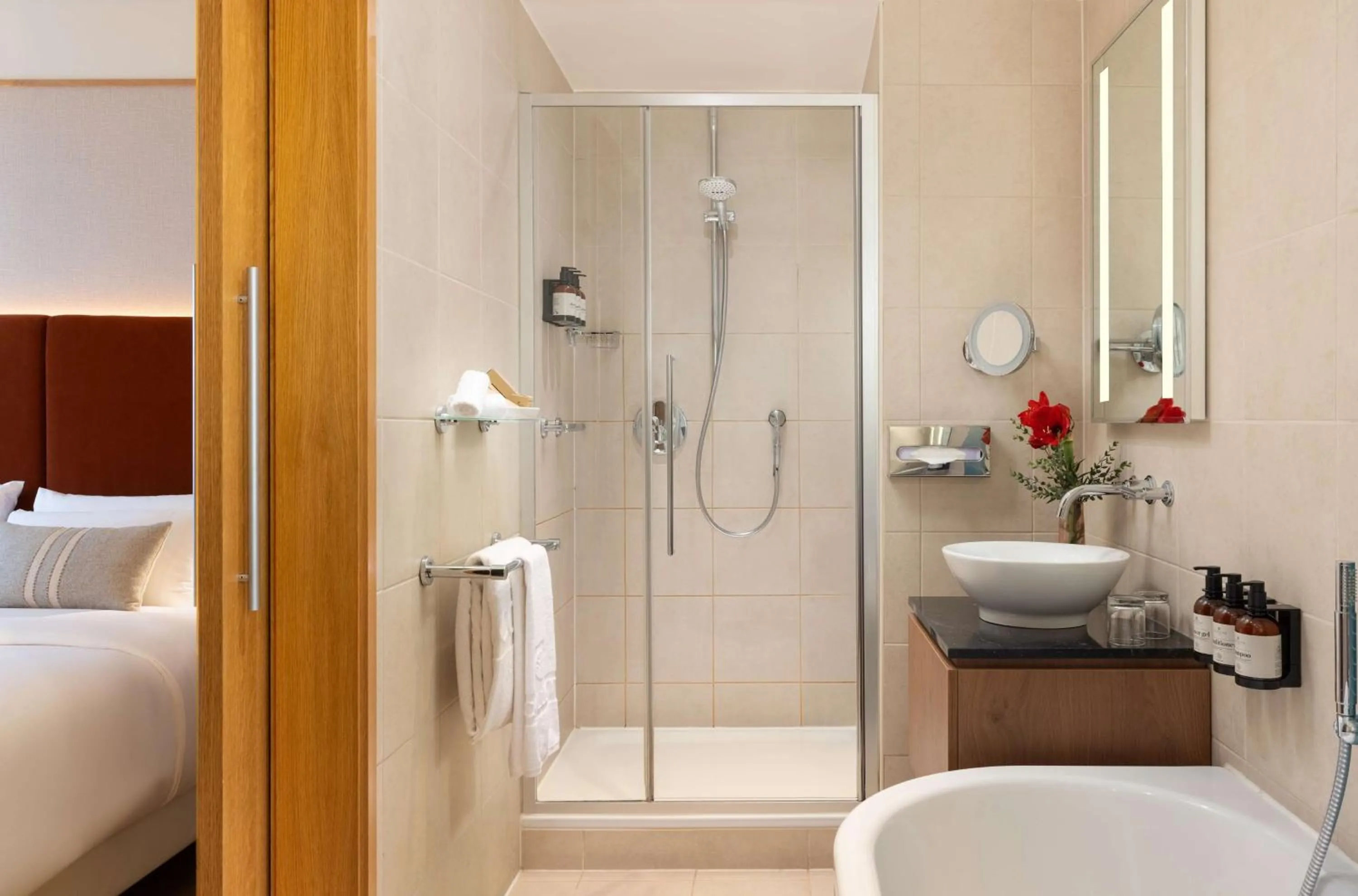 Bathroom, Bed in NH Collection Gent