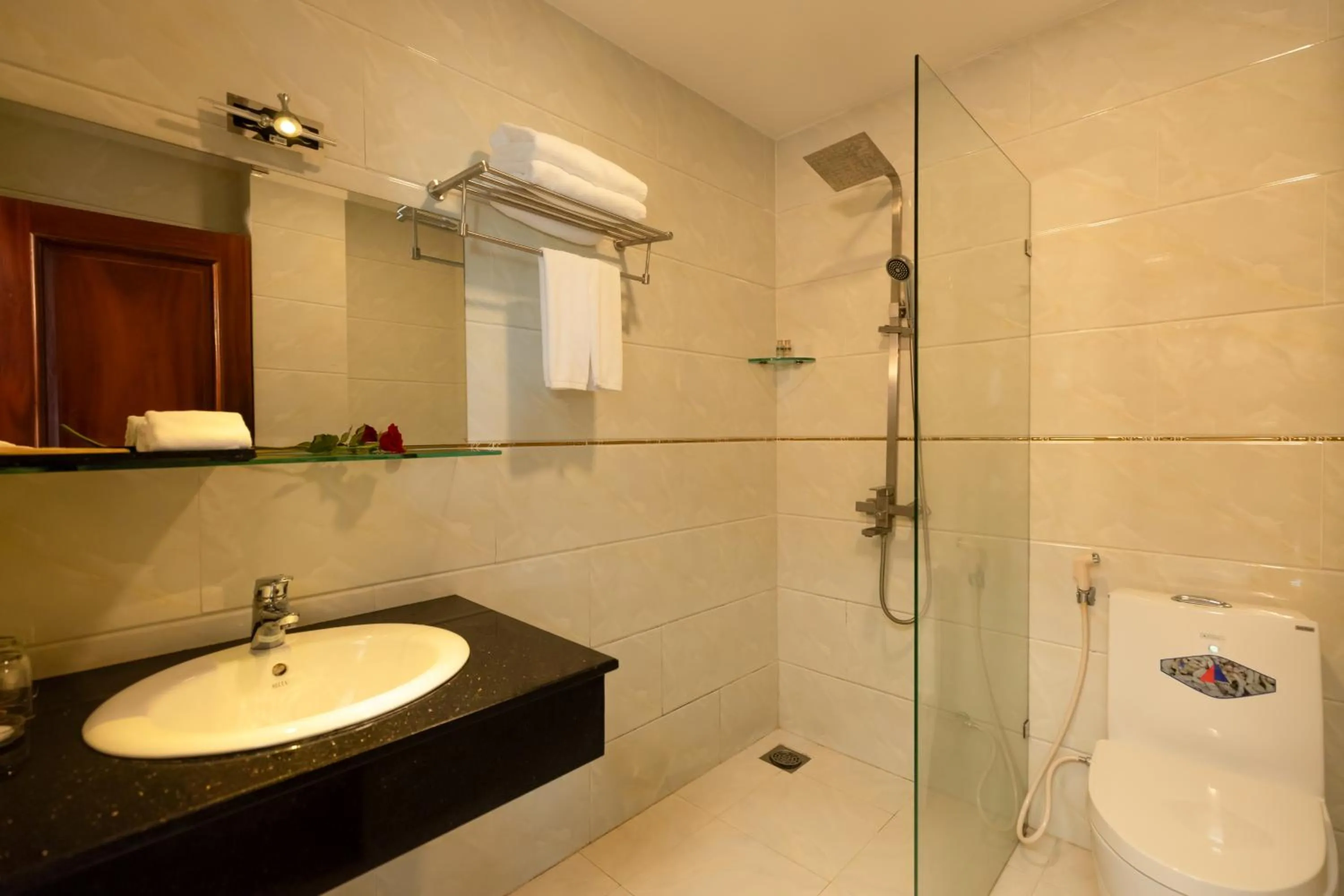 Shower in Luxor Boutique Hotel Phu Quoc