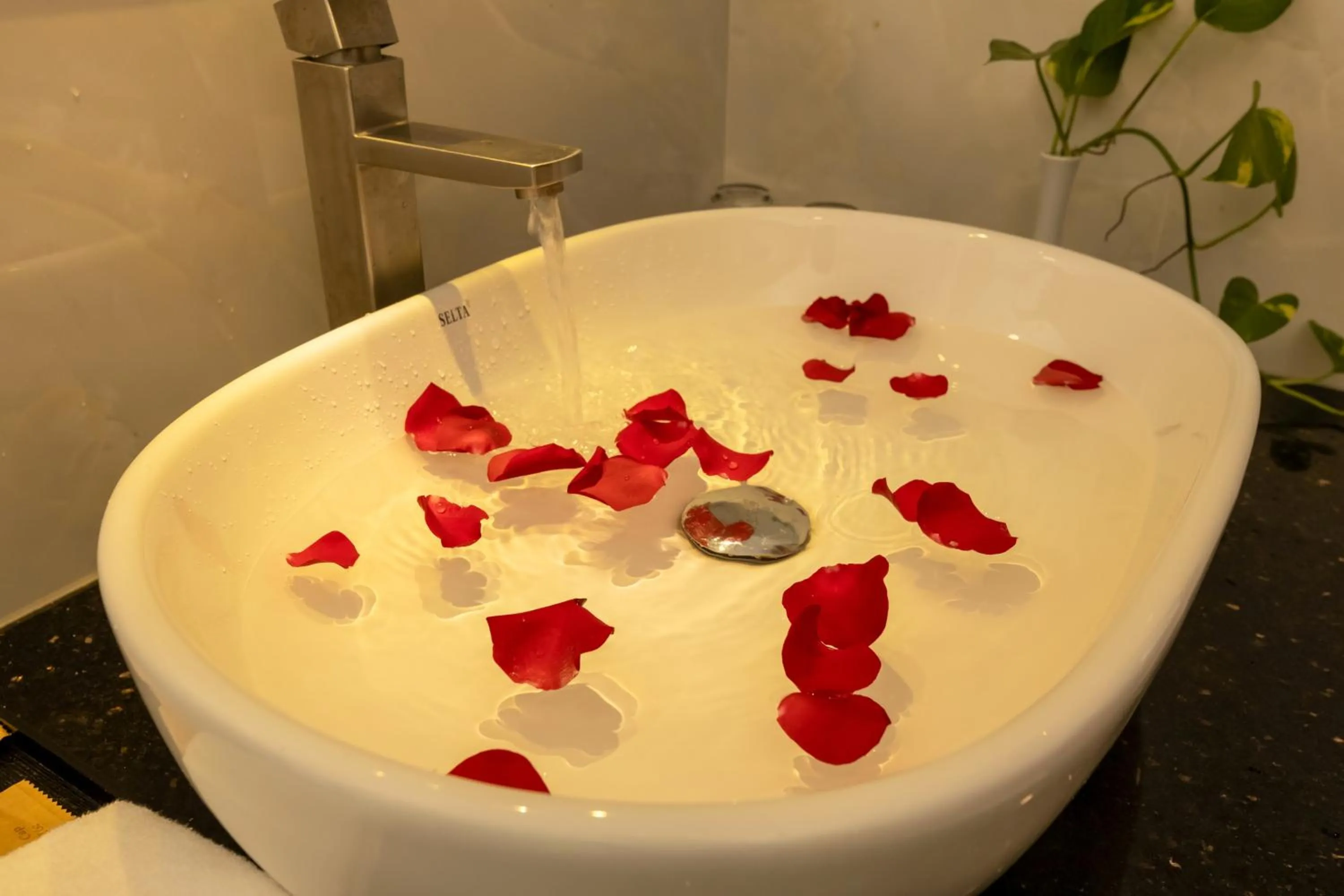 Bath in Luxor Boutique Hotel Phu Quoc