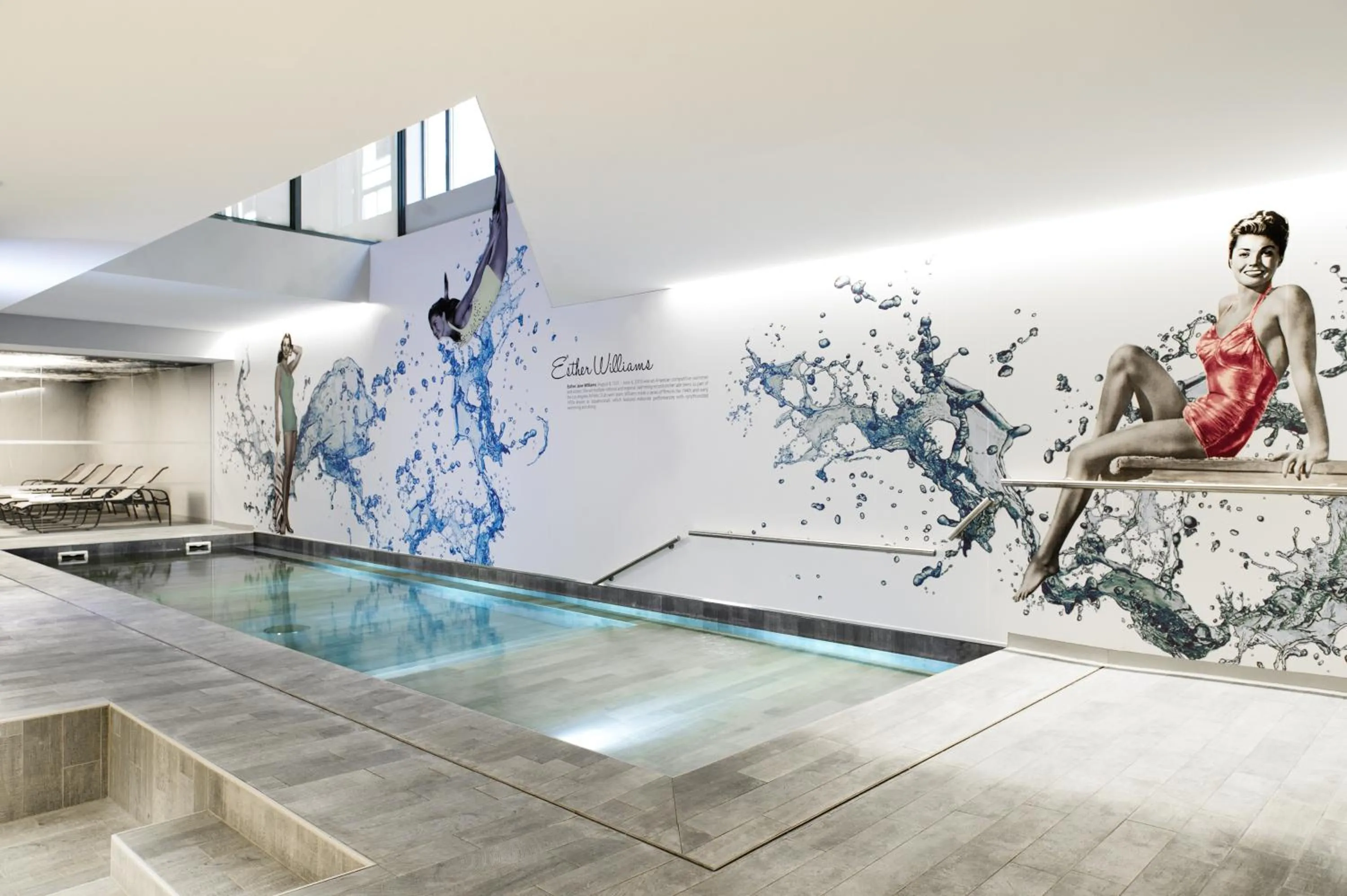 Swimming pool in Novotel Brussels City Centre