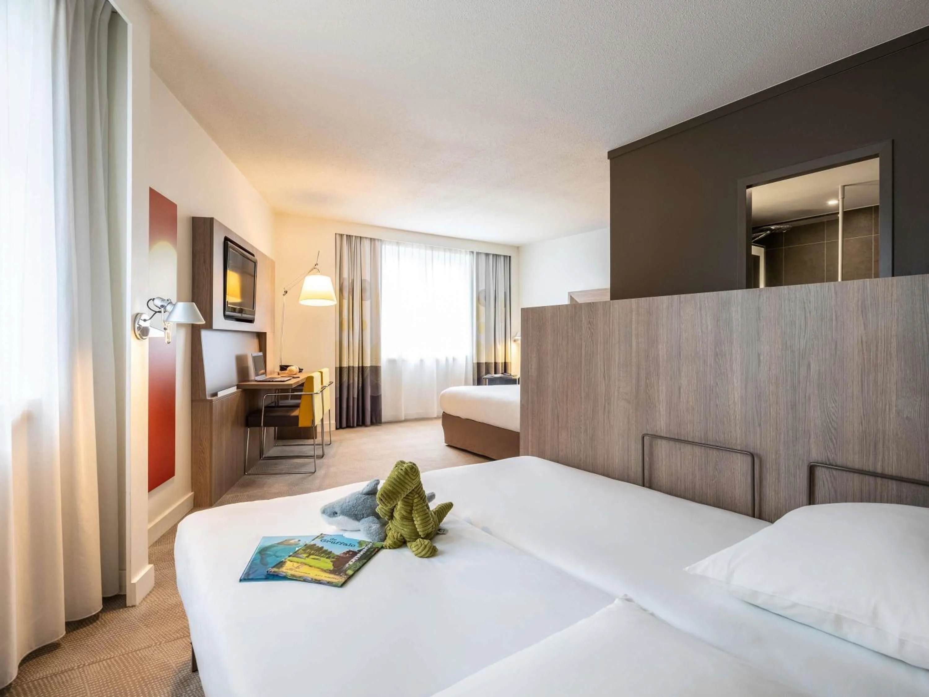 Bedroom, Bed in Novotel Brussels City Centre