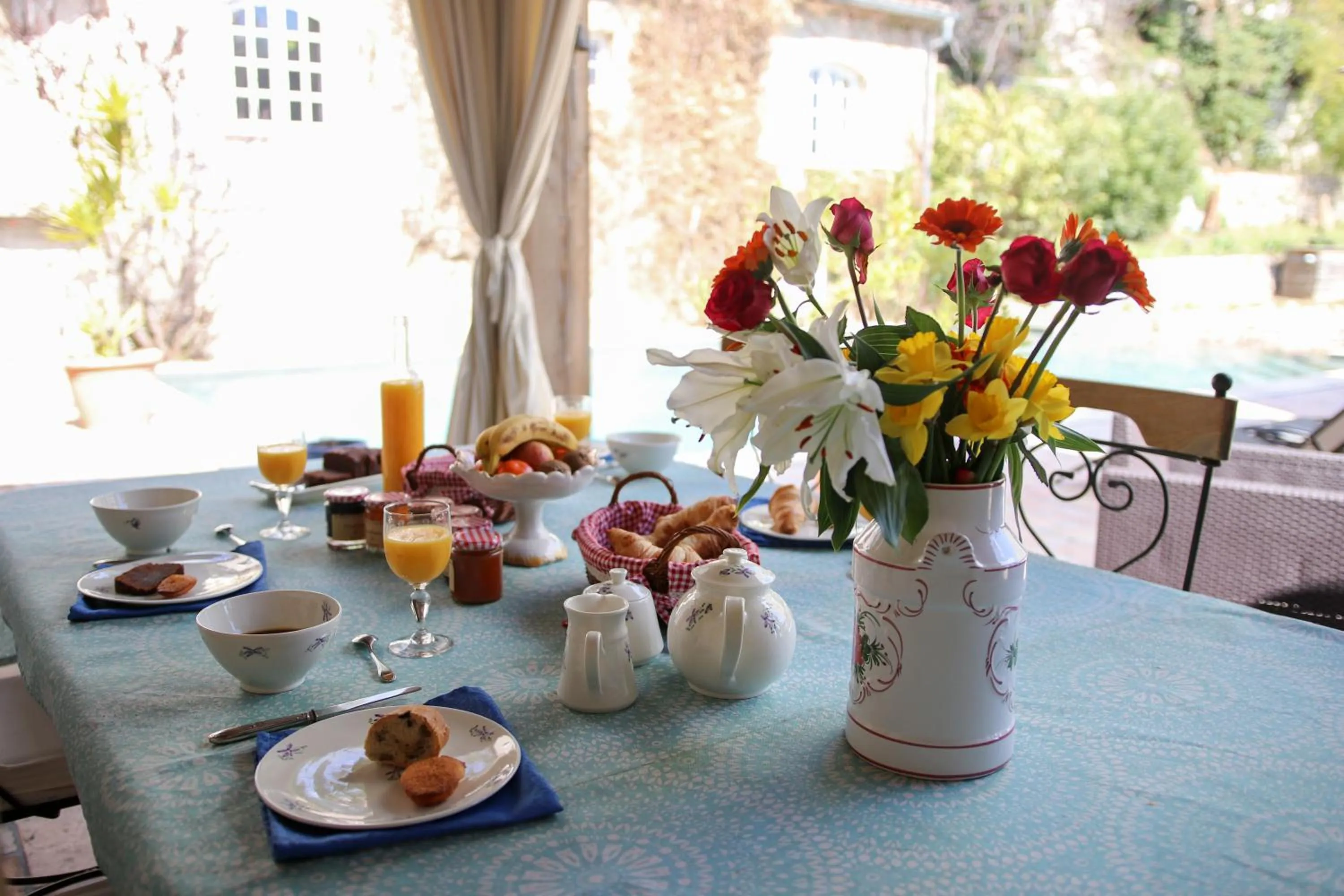 Continental breakfast in Le Mazet de Tourrettes