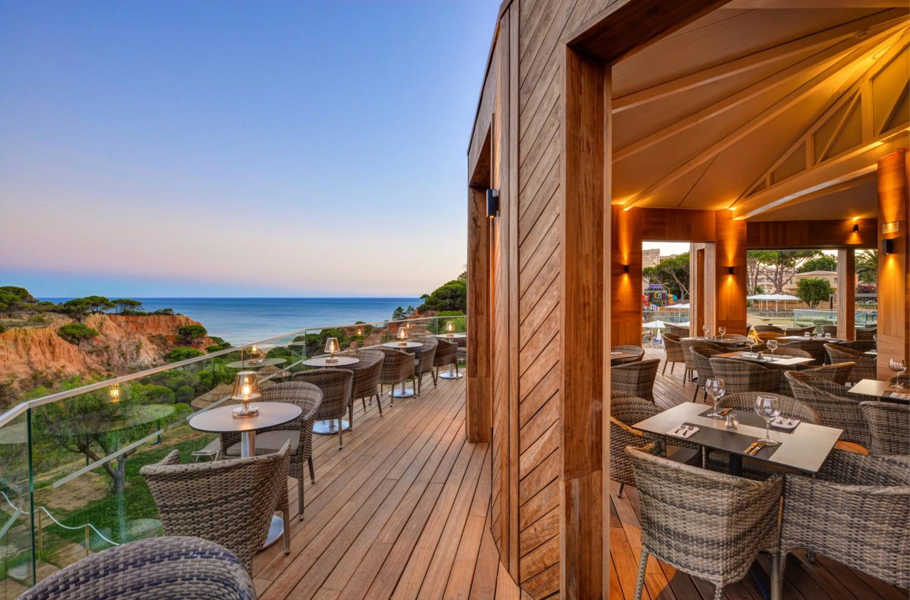 Restaurant/places to eat in 3HB Falésia Garden