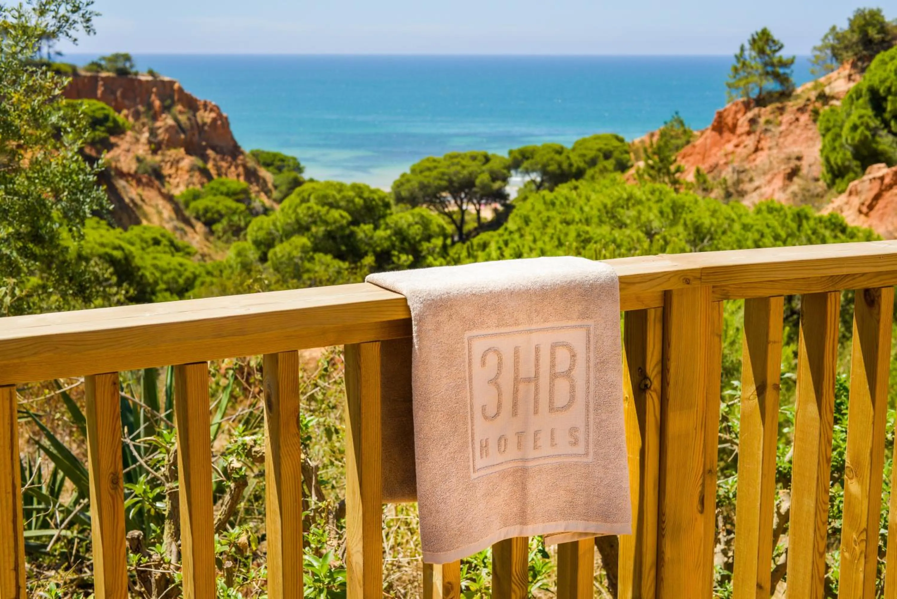 Logo/Certificate/Sign in 3HB Falésia Garden