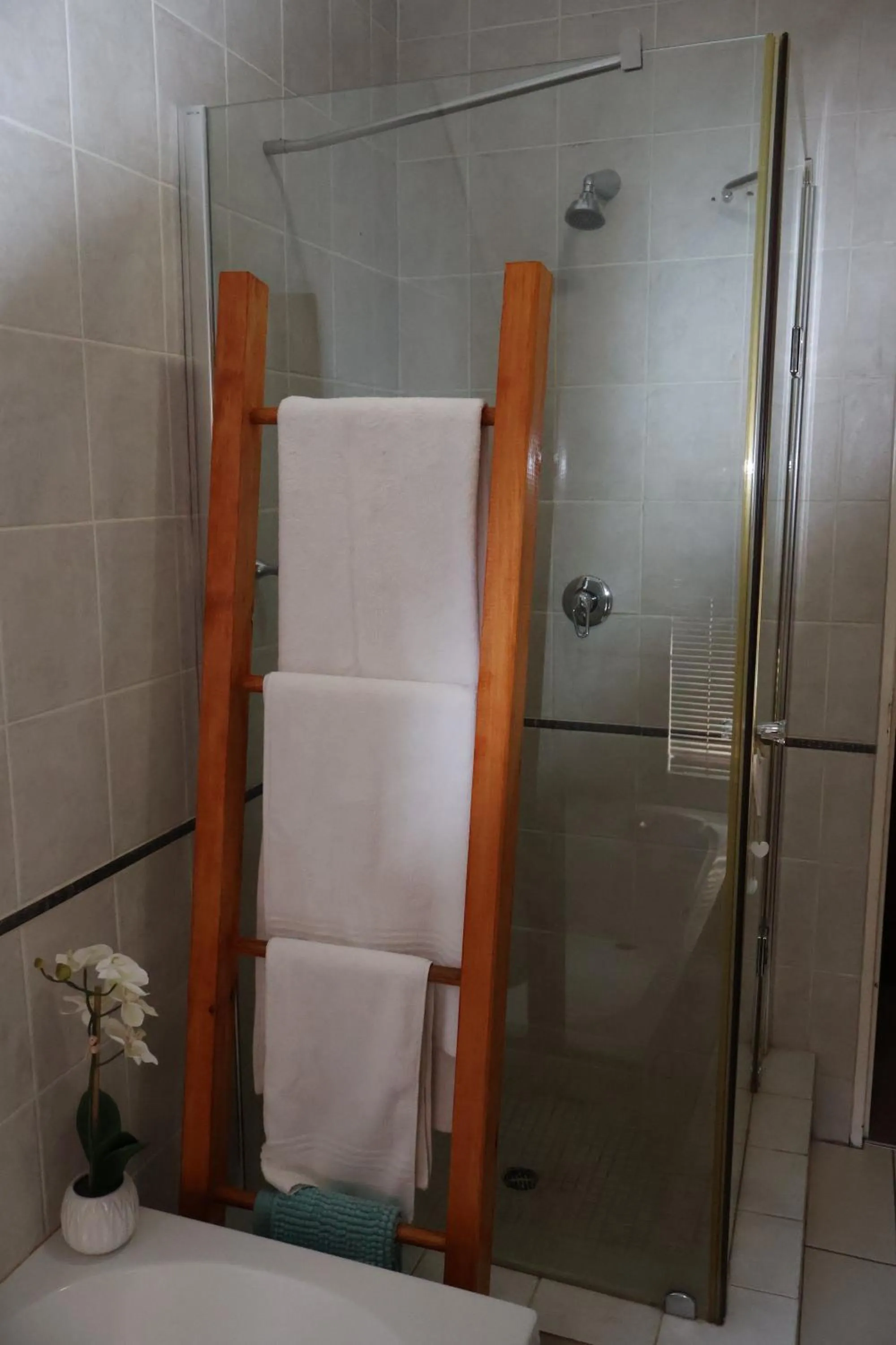 Bathroom in The Leopard Tree