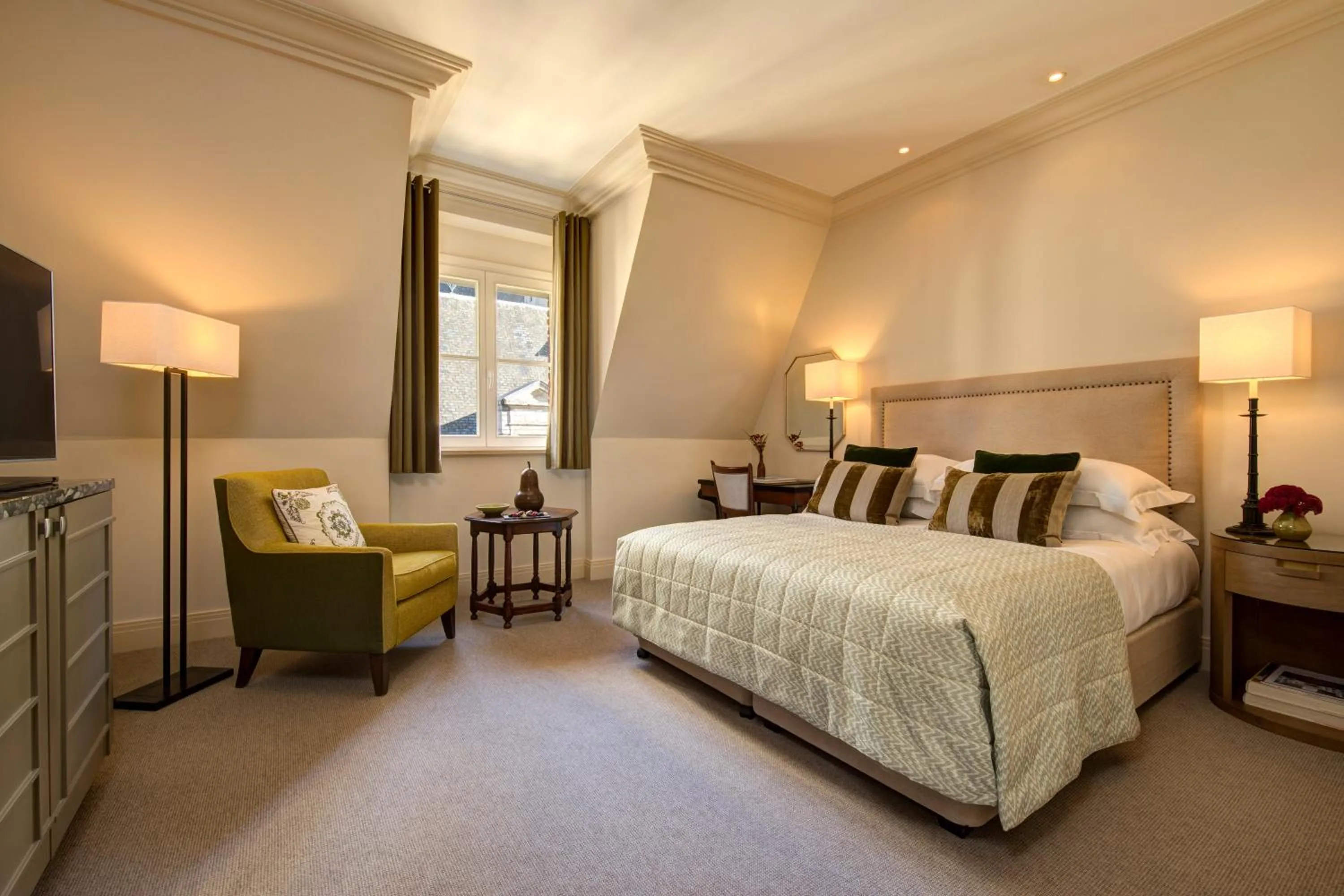 Bed in Rocco Forte Hotel Amigo