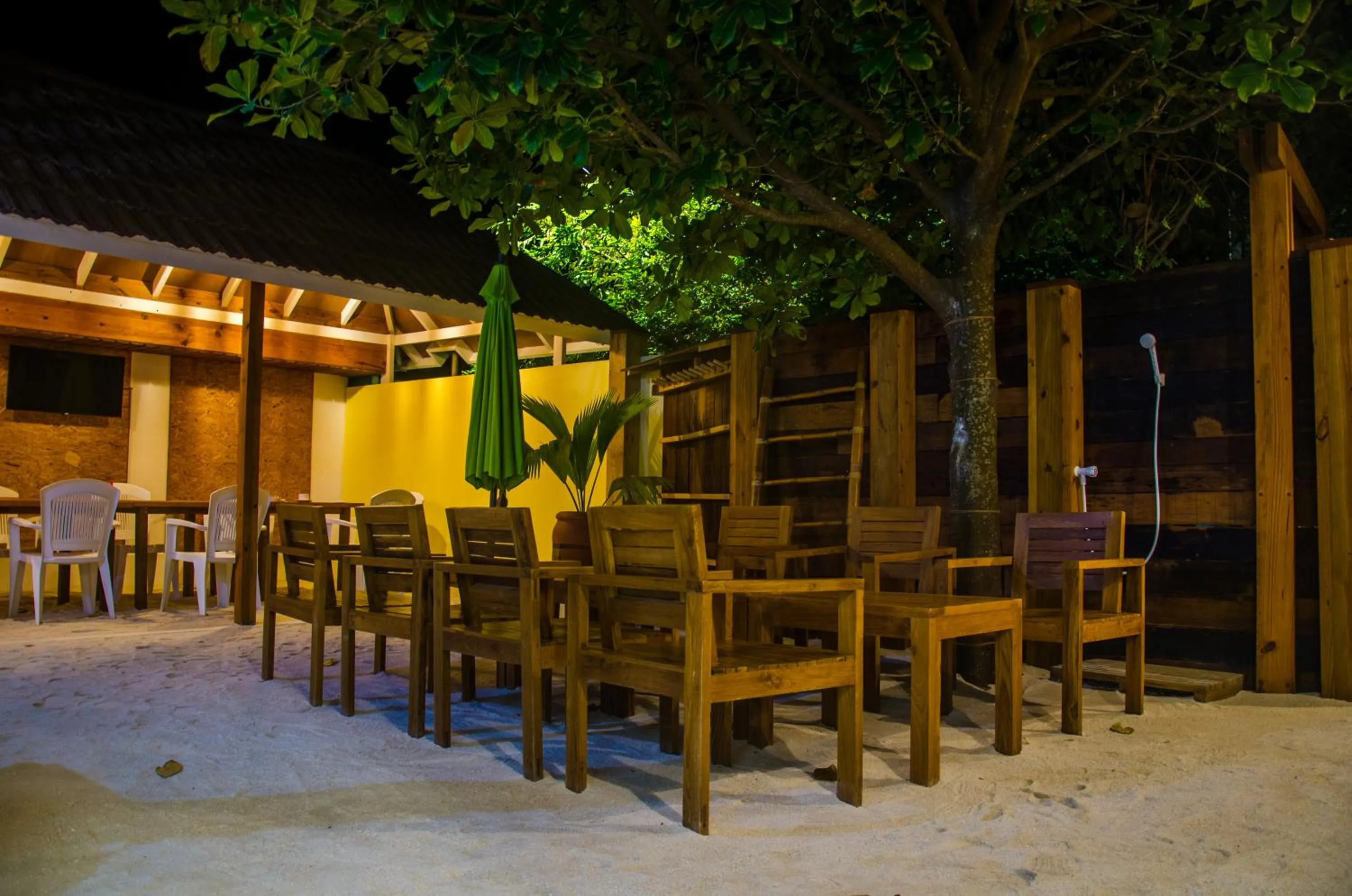 Restaurant/places to eat in Holiday Garden Rasdhoo
