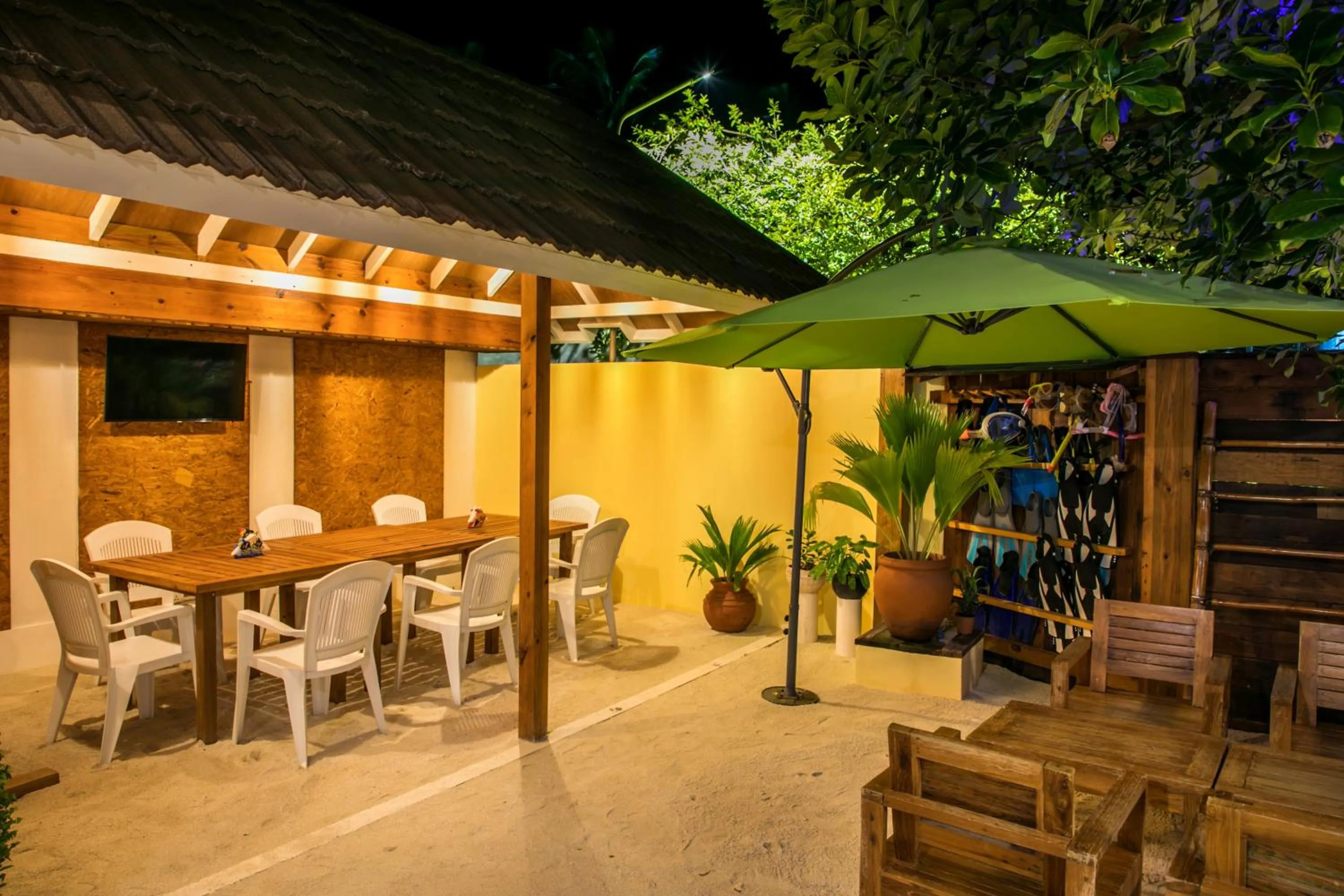 Dinner in Holiday Garden Rasdhoo