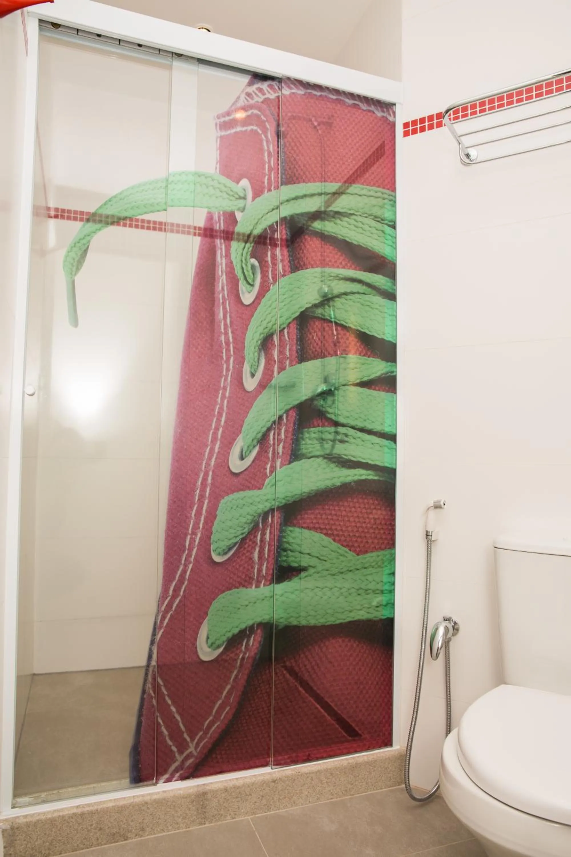 Toilet in ibis Styles Birigui