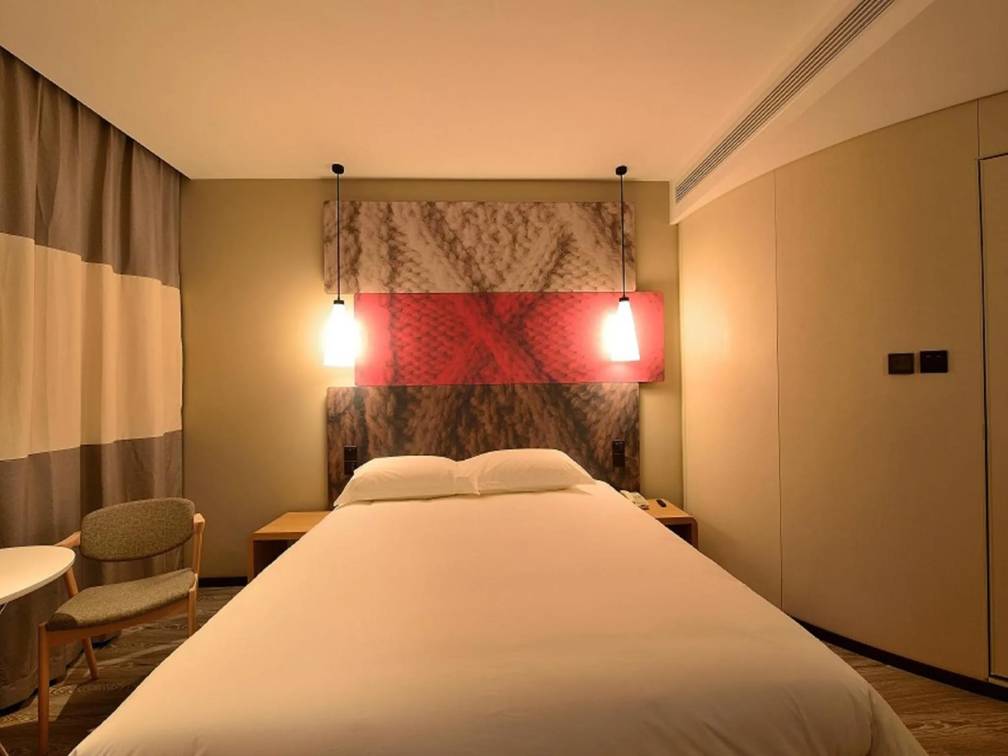 Bed in Ibis Shanghai New Hongqiao