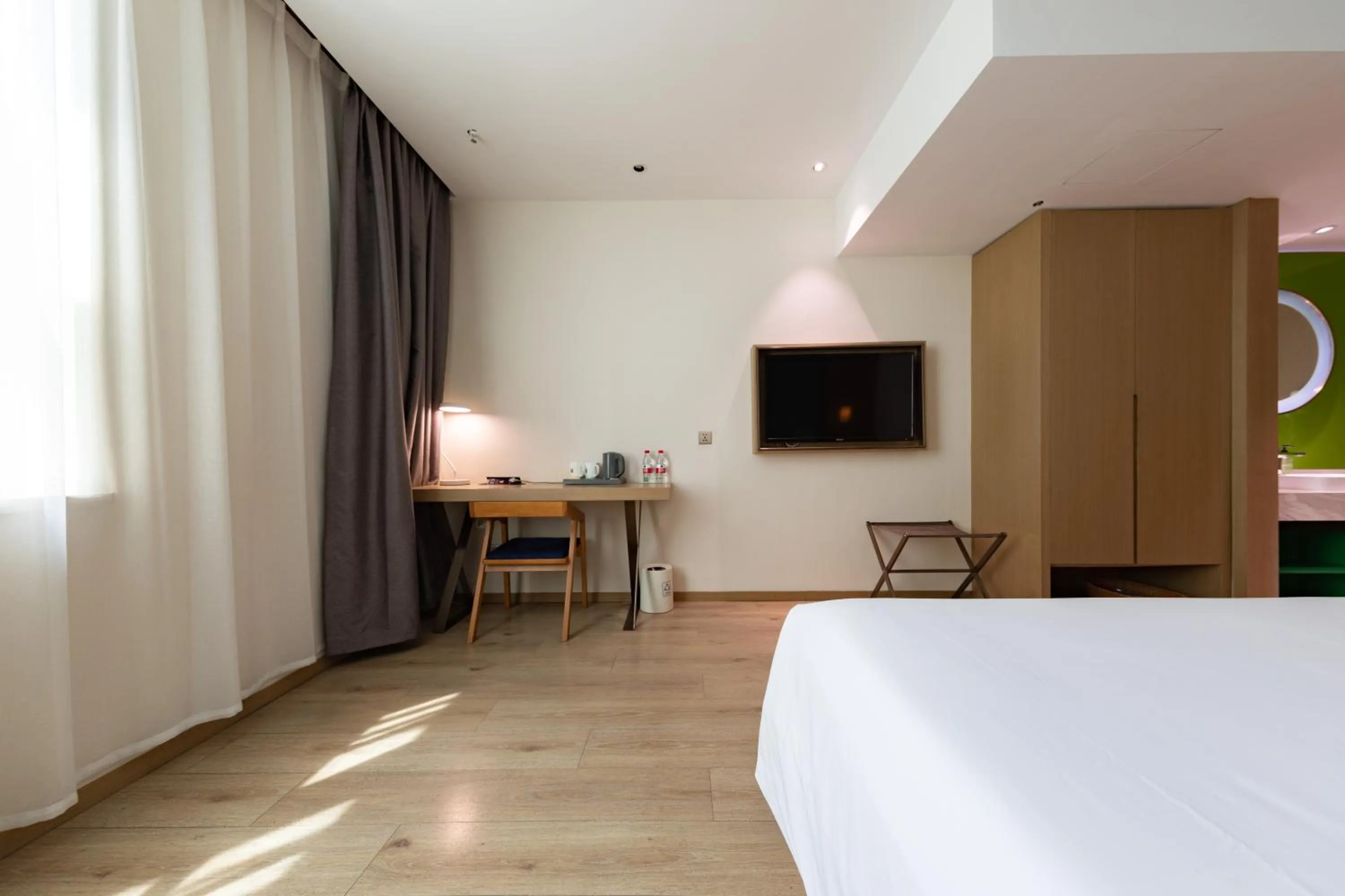 People, Bed in Ibis Styles XM Zhongshan Hotel