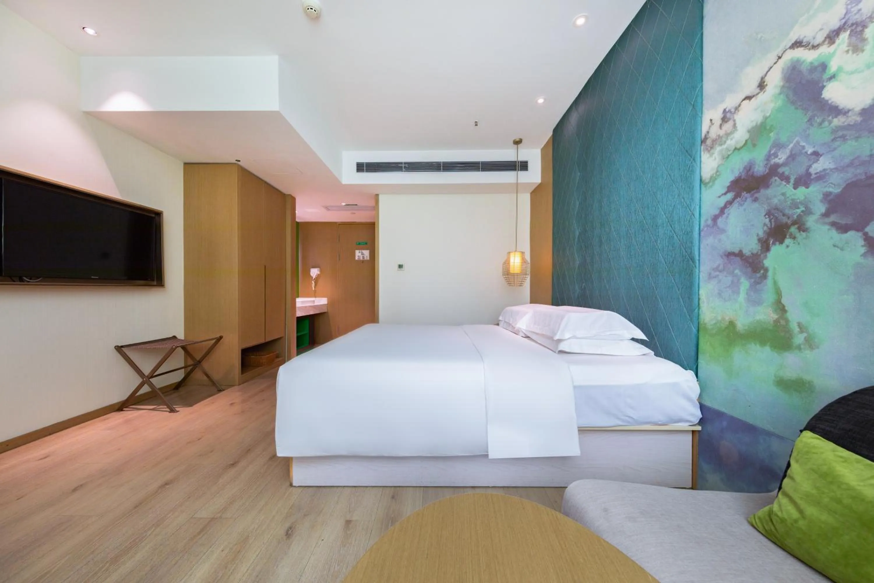 People, Bed in Ibis Styles XM Zhongshan Hotel