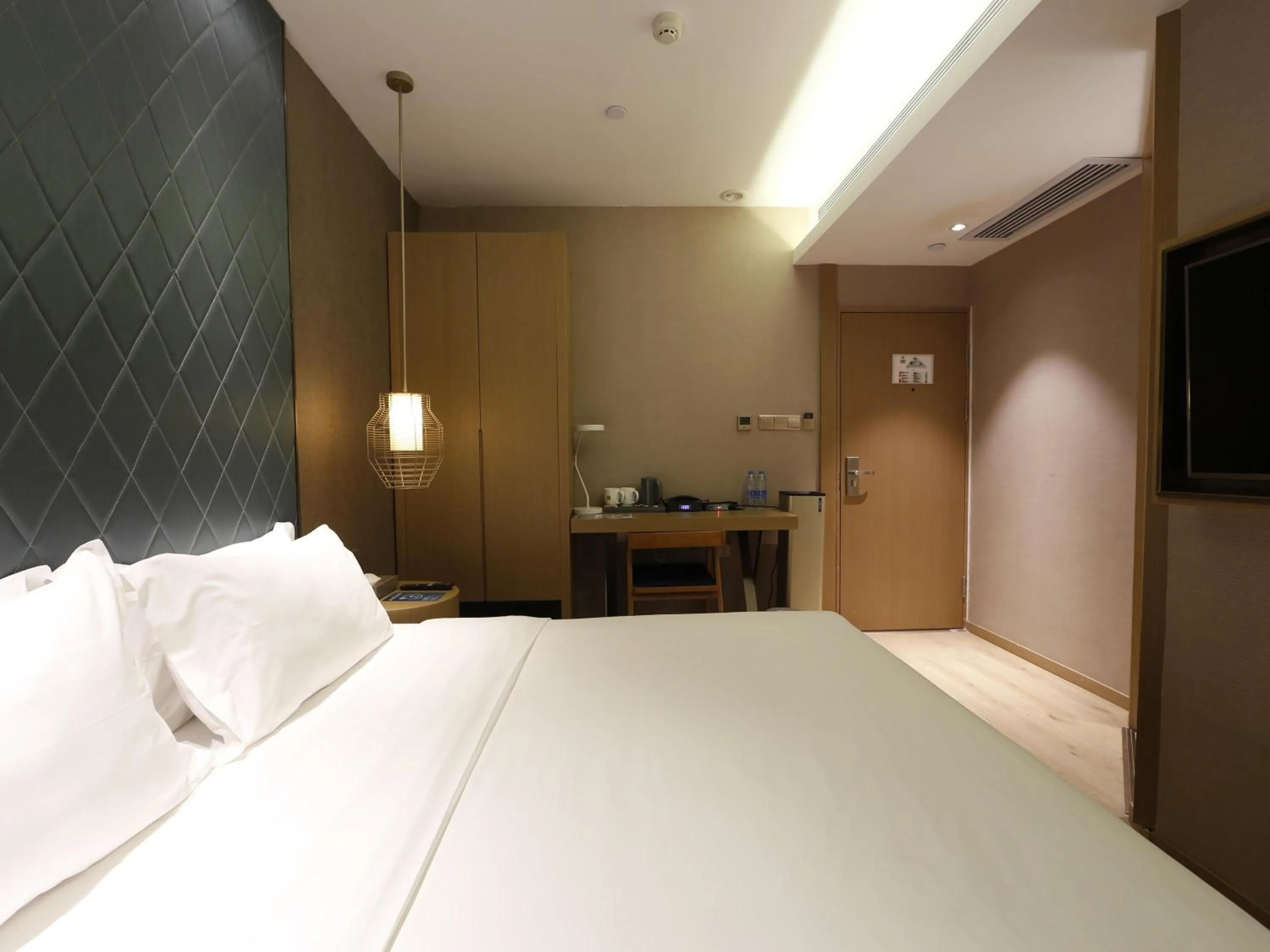 Bedroom, Bed in Ibis Styles XM Zhongshan Hotel