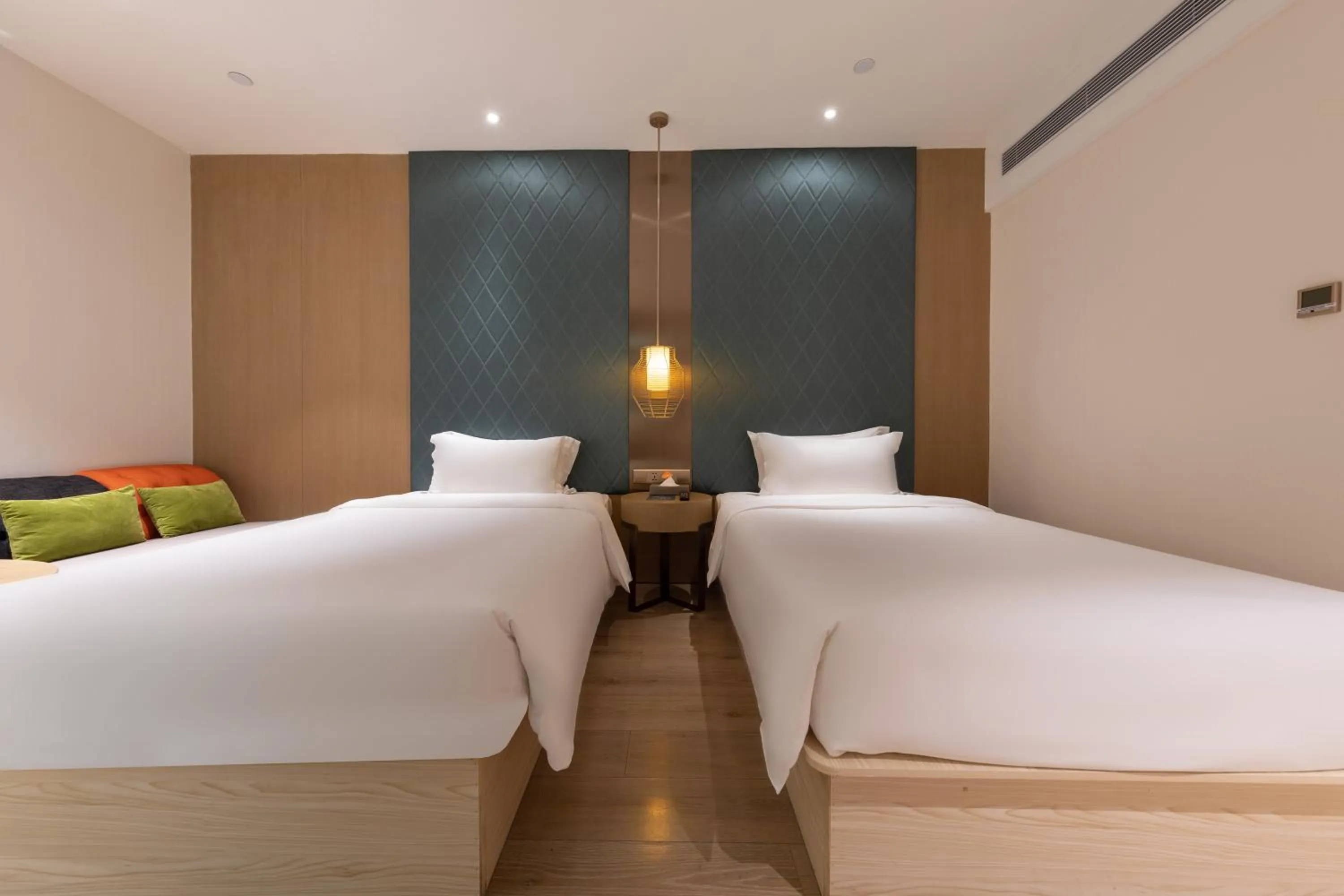People, Bed in Ibis Styles XM Zhongshan Hotel