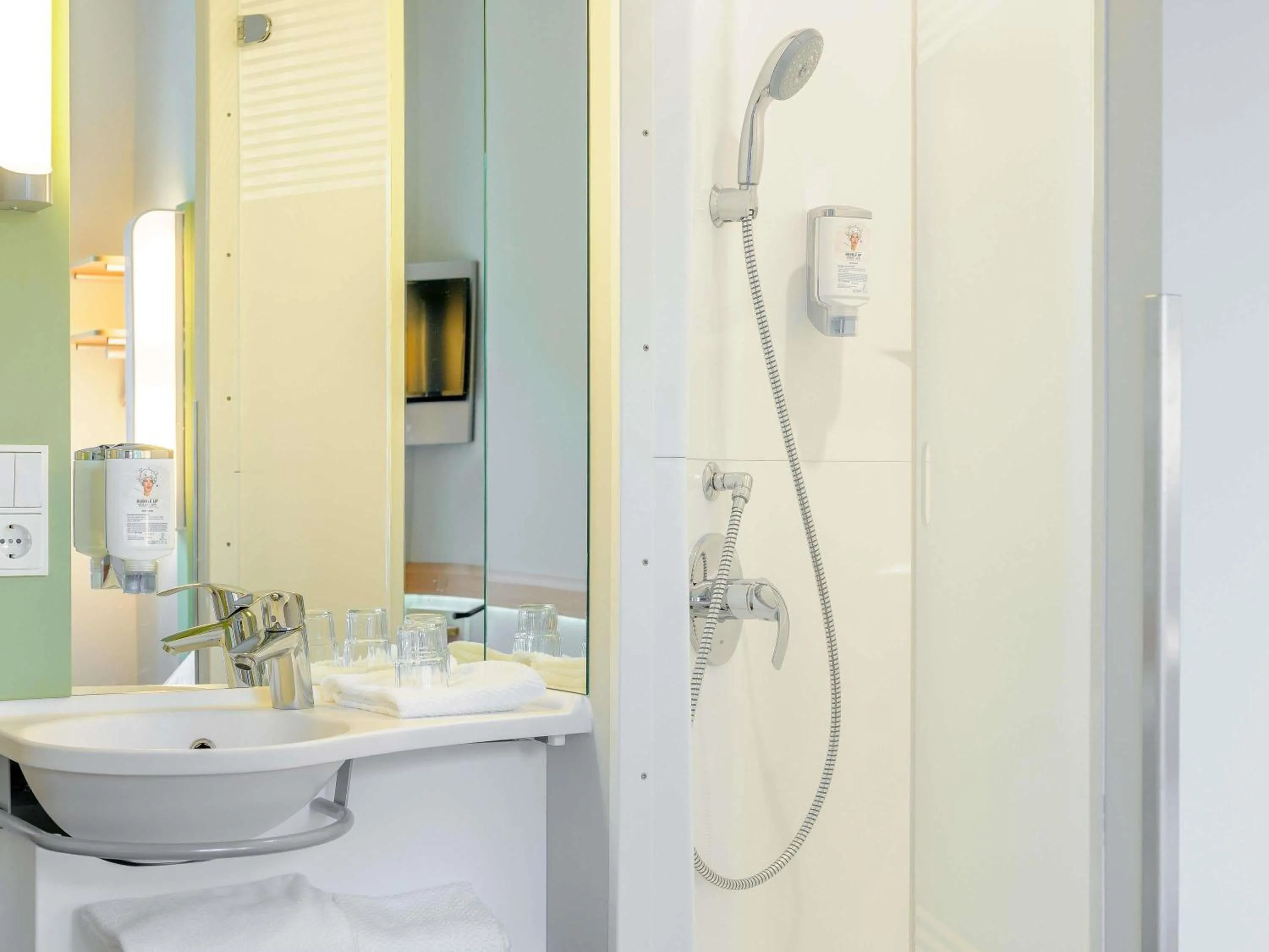 Bedroom in ibis budget Frankfurt City Ost