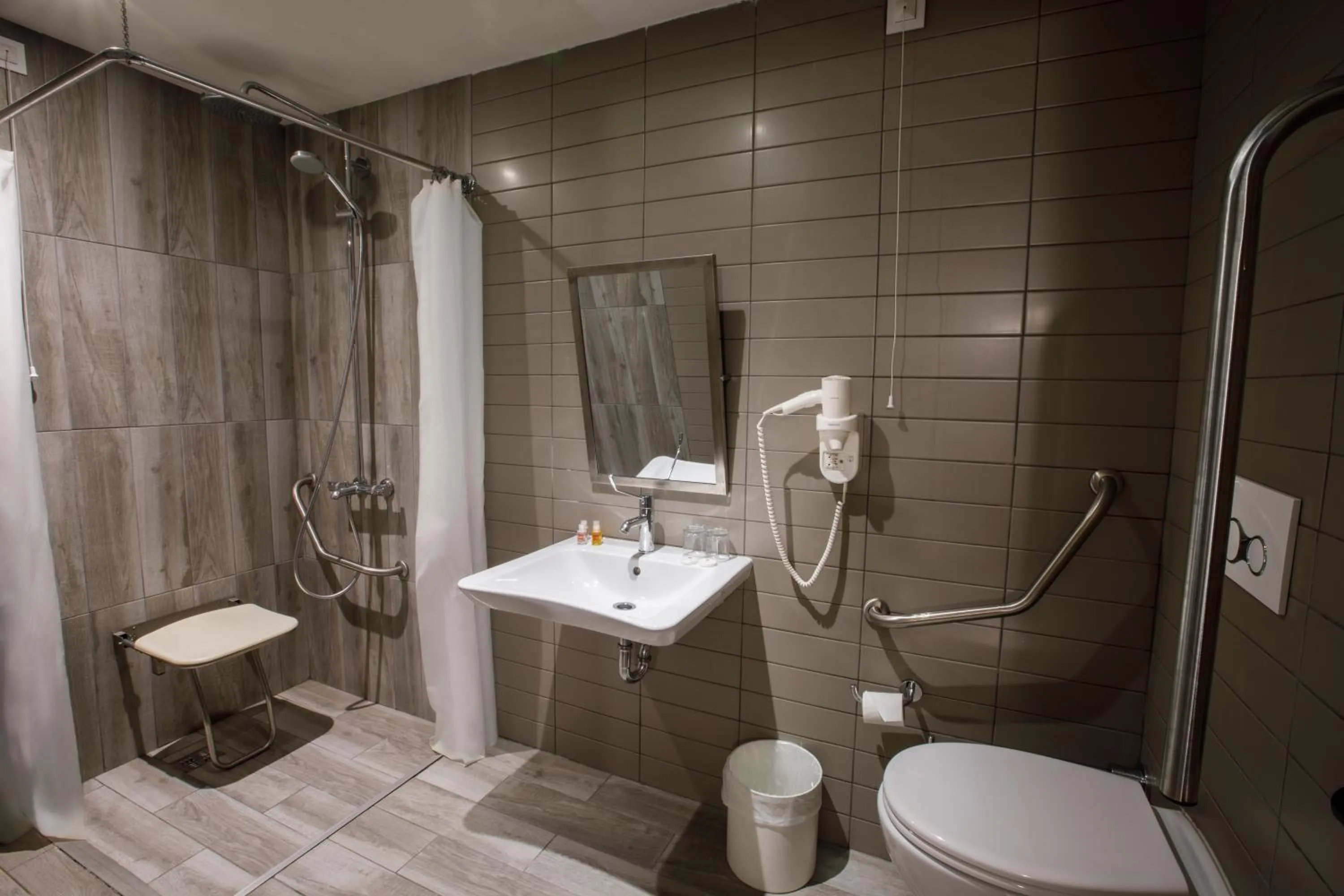 Toilet in Ibis Istanbul Tuzla Hotel