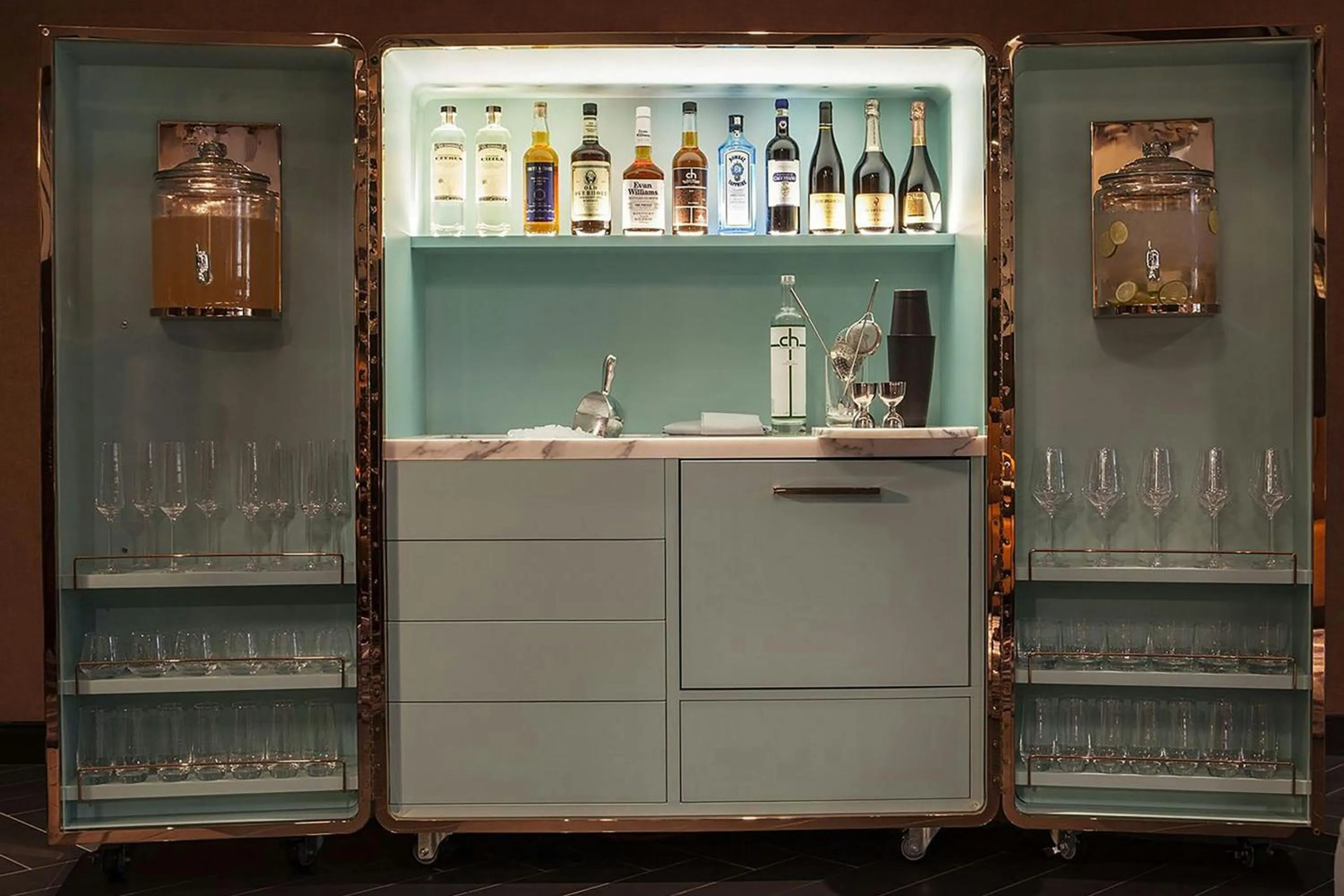 Lounge or bar in Hotel EMC2, Autograph Collection