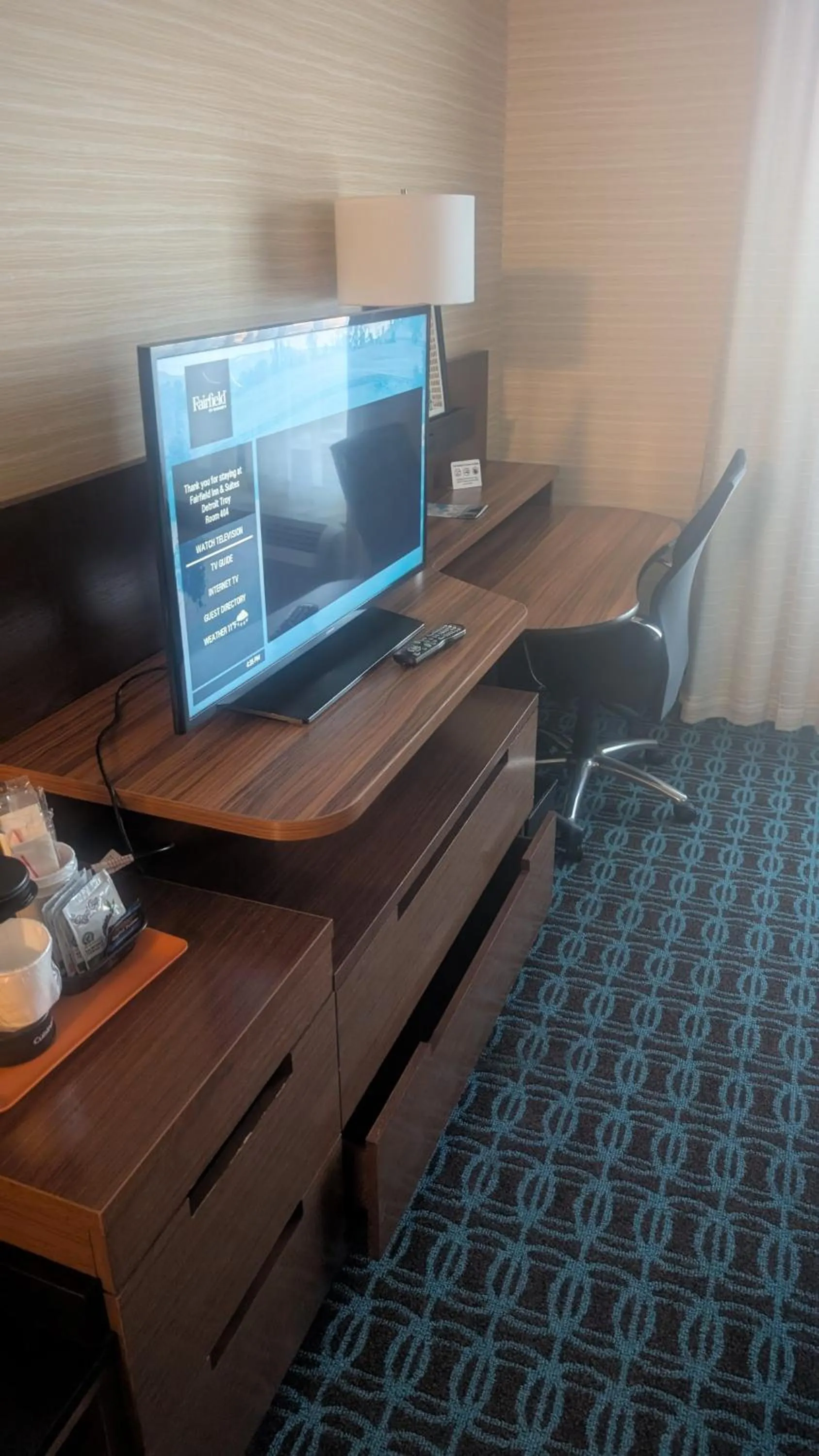 TV and multimedia in Fairfield Inn & Suites by Marriott Detroit Troy