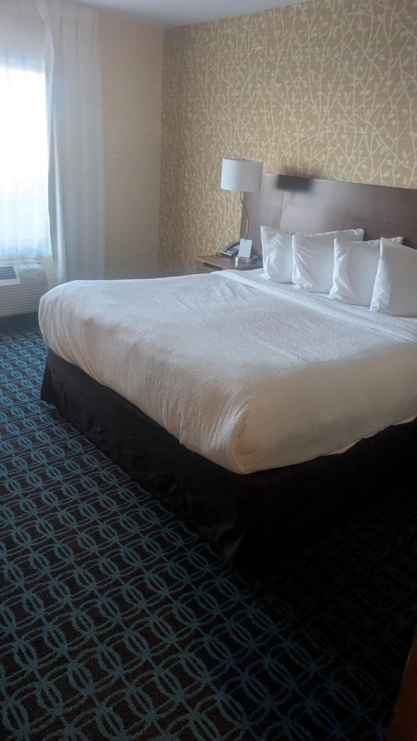 Bed in Fairfield Inn & Suites by Marriott Detroit Troy