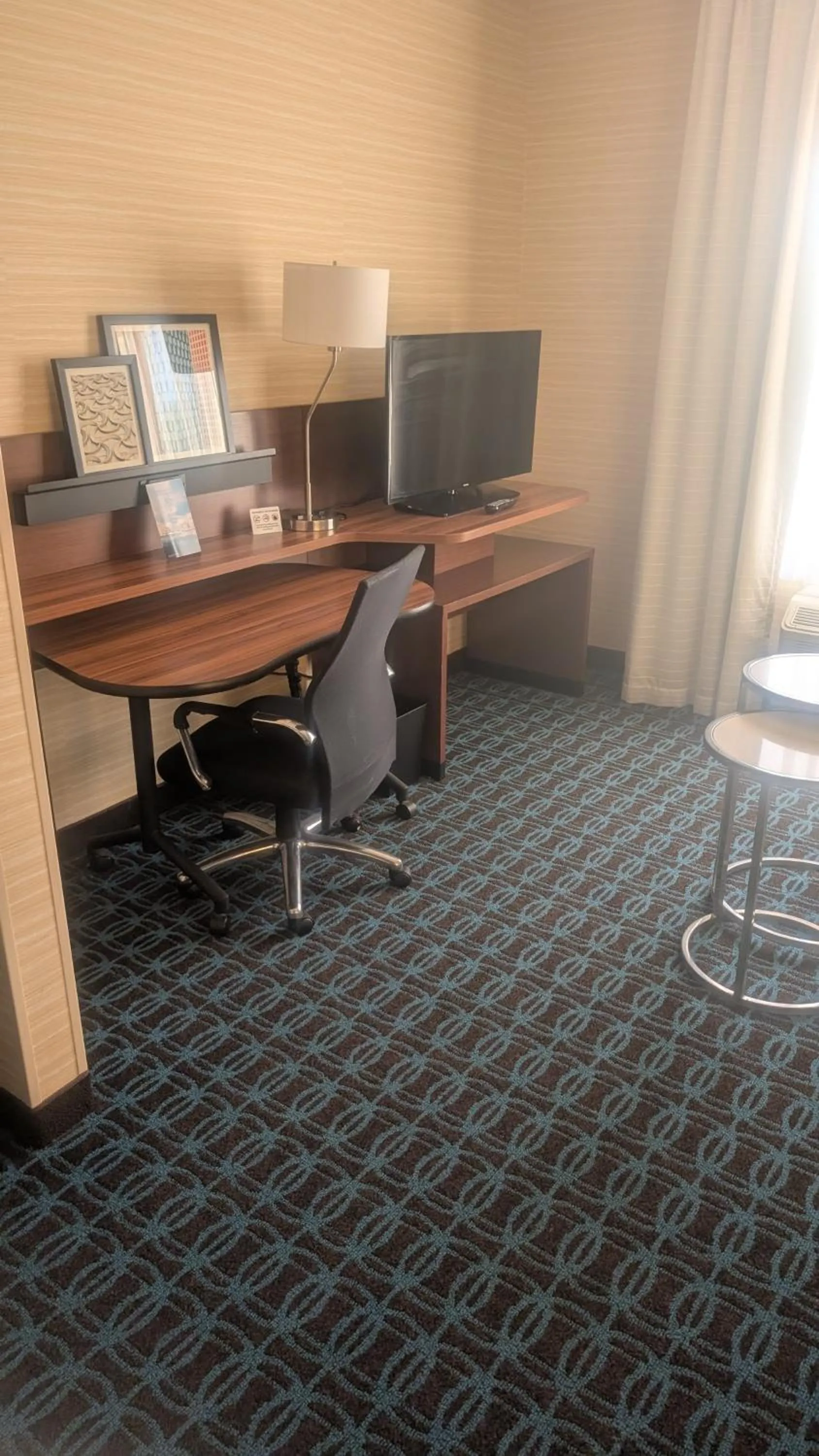 TV and multimedia in Fairfield Inn & Suites by Marriott Detroit Troy