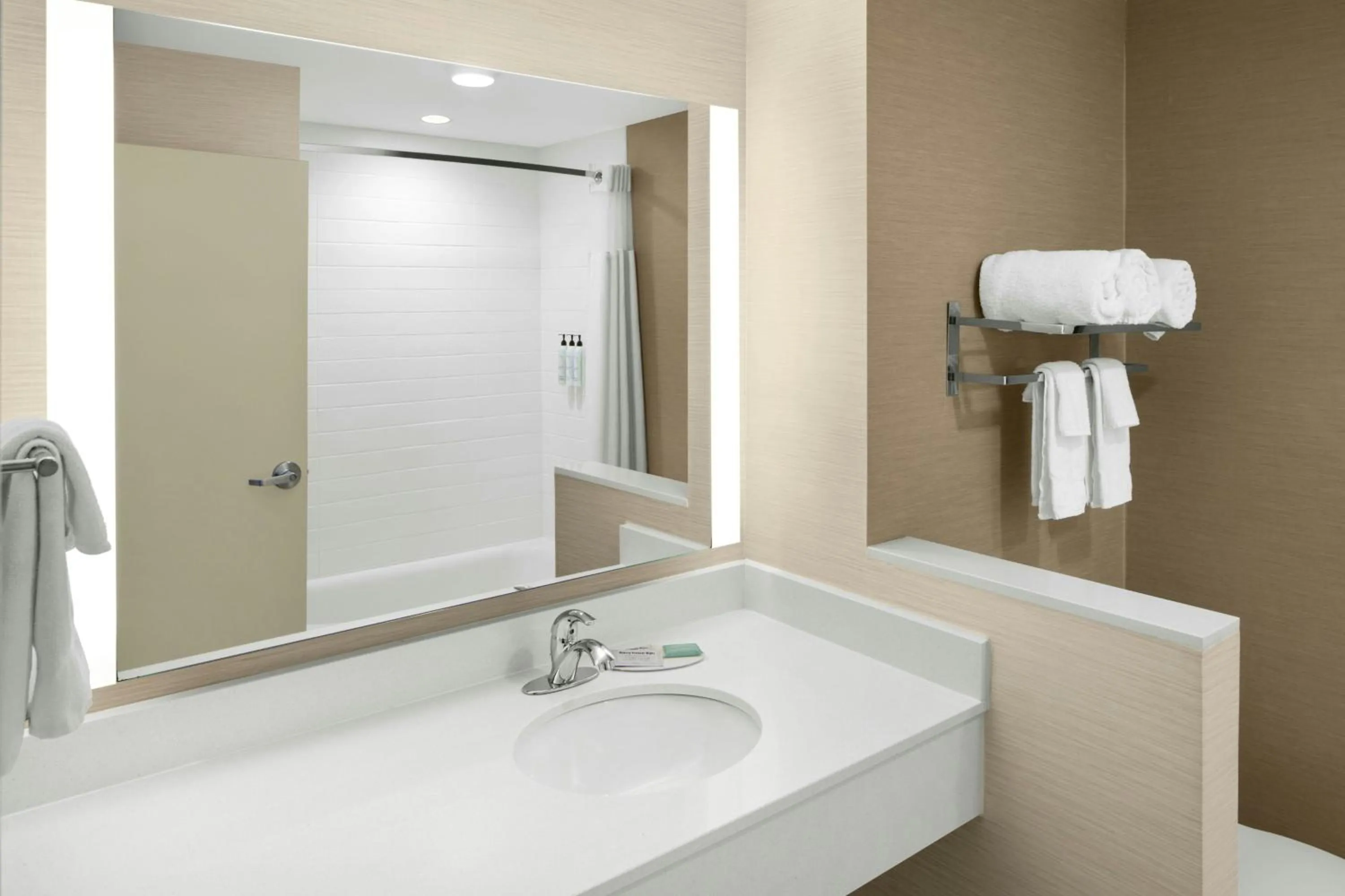 Bathroom in Fairfield Inn & Suites by Marriott Richmond Ashland