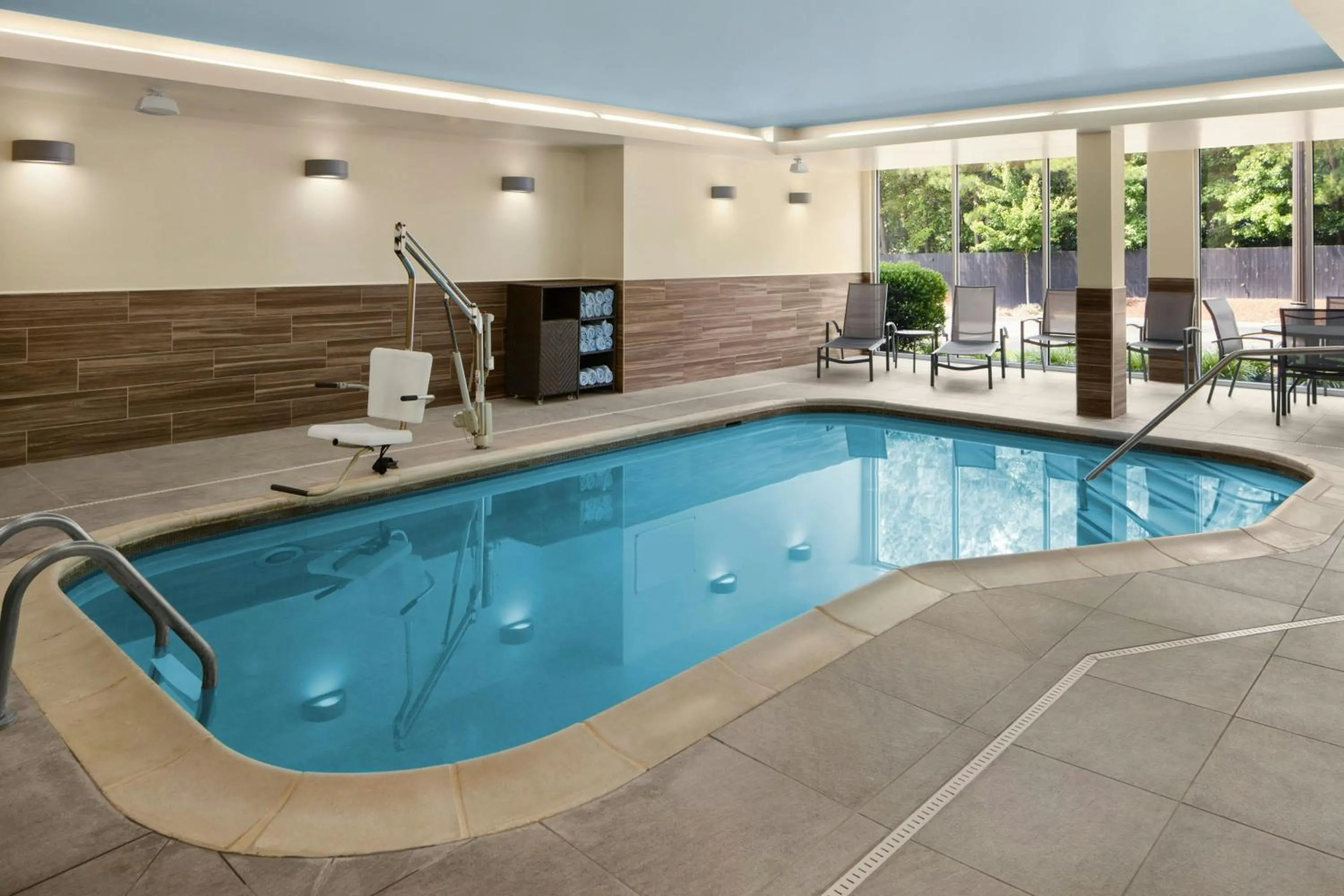 Swimming pool in Fairfield Inn & Suites by Marriott Richmond Ashland