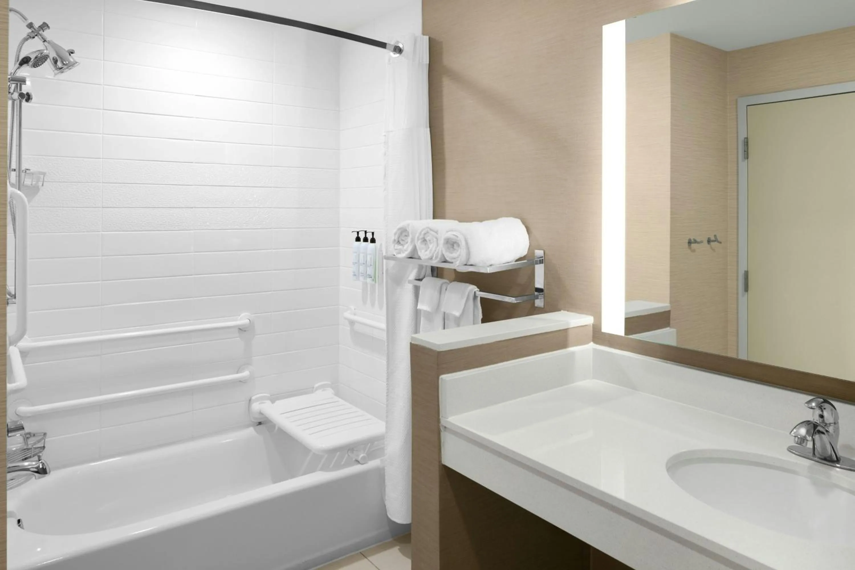 Bathroom in Fairfield Inn & Suites by Marriott Richmond Ashland