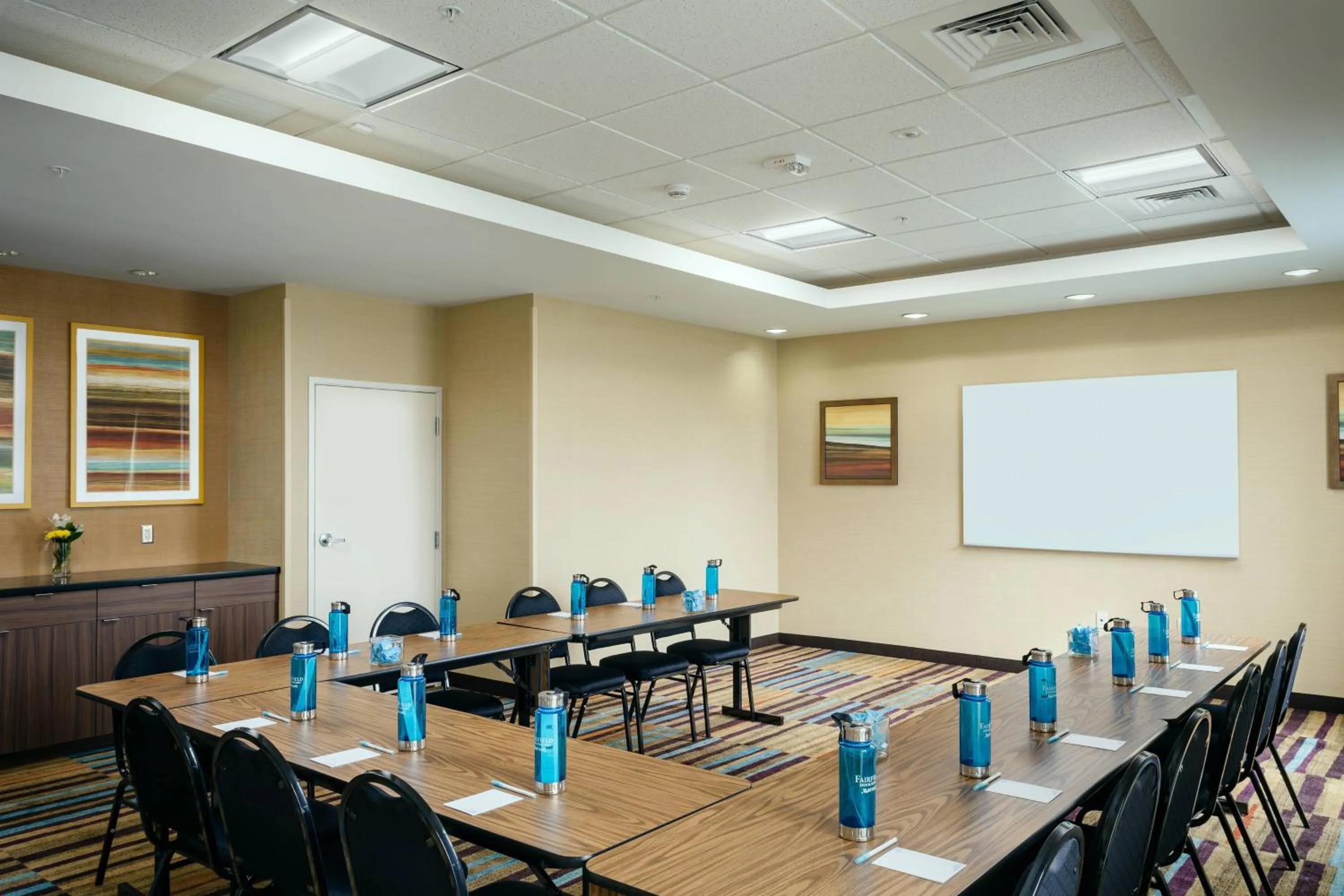 Meeting/conference room in Fairfield Inn & Suites by Marriott Tacoma DuPont