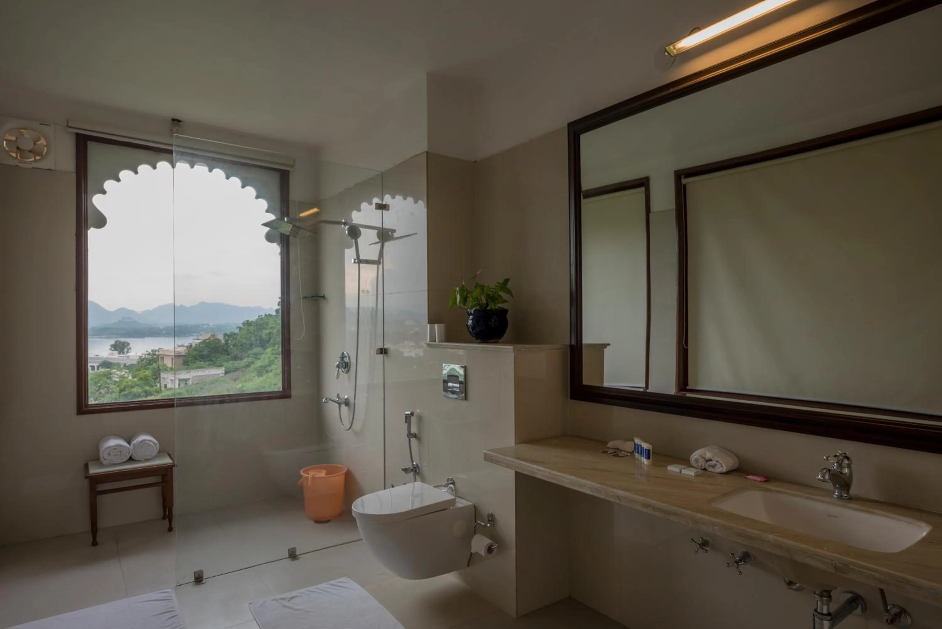 Bathroom in Hotel Raj Kuber