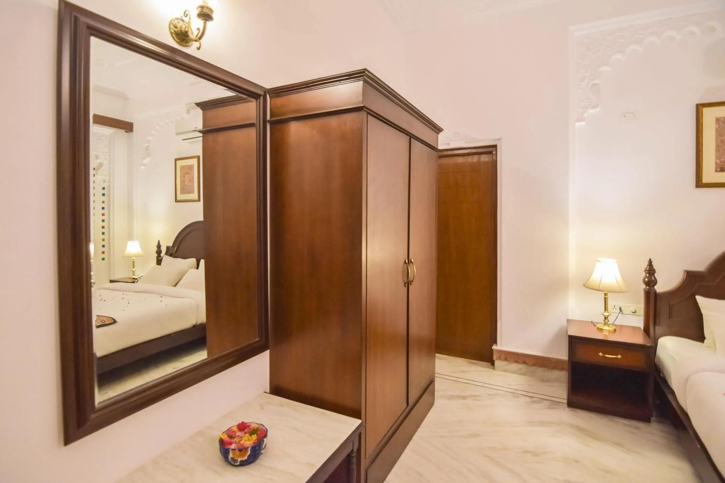 wardrobe, Bed in Hotel Raj Kuber