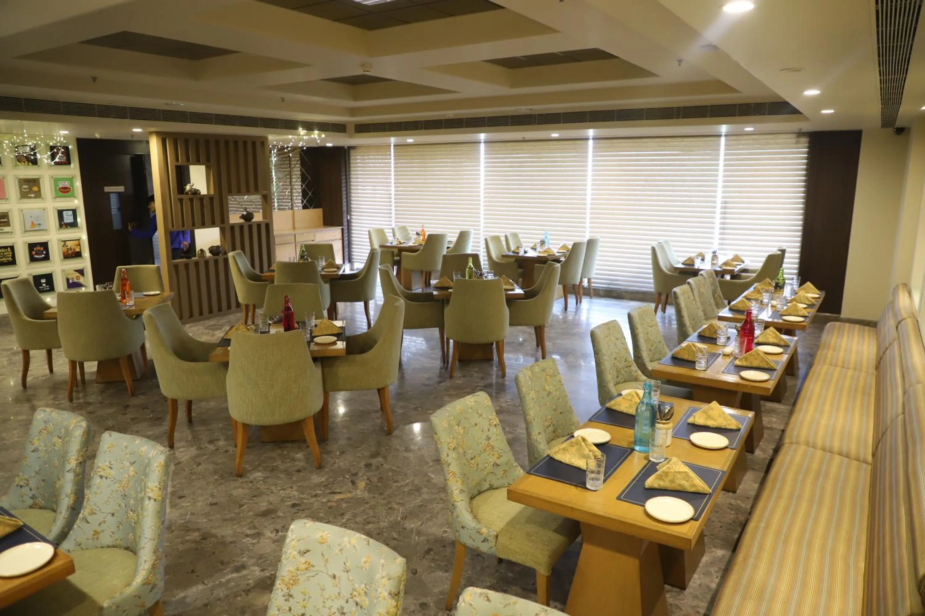 Restaurant/places to eat in Efcee Sarovar Premiere Bhavnagar